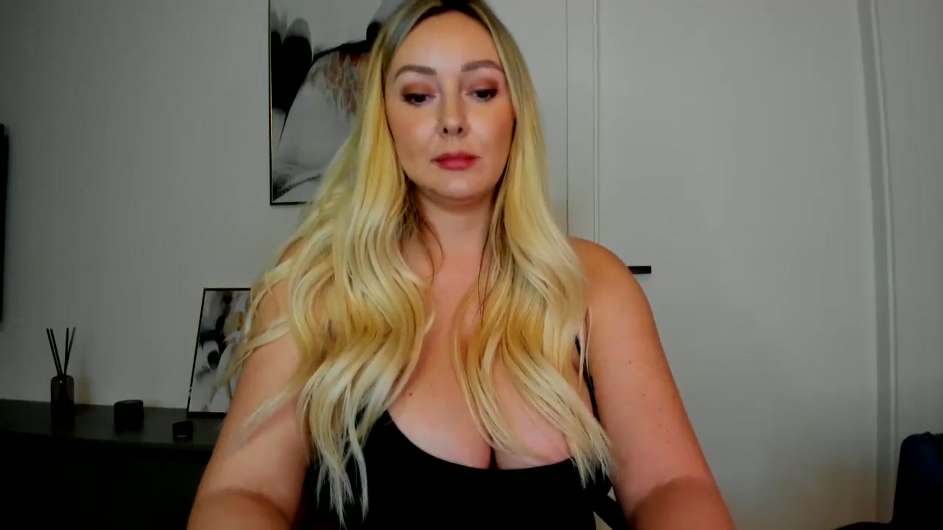 Gallery image thumbnail from Mi_Ha's myfreecams stream on, 08/09/2025, 16:02 image 8 of 20