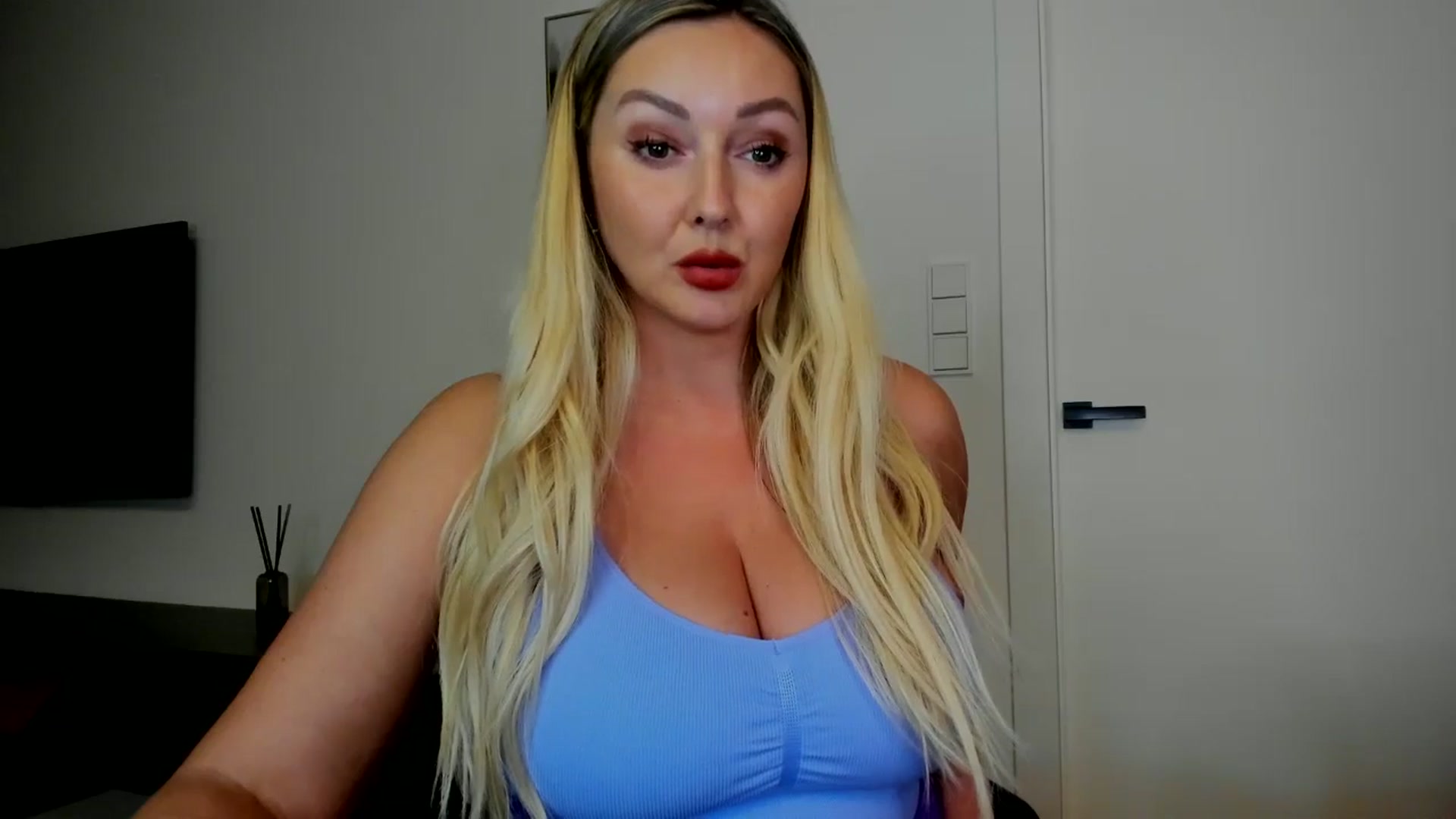 Gallery image thumbnail from Mi_Ha's myfreecams stream on, 08/11/2025, 15:05 image 9 of 20