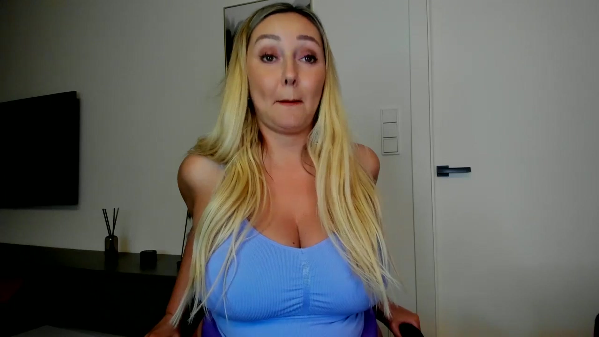 Gallery image thumbnail from Mi_Ha's myfreecams stream on, 08/11/2025, 15:05 image 12 of 20