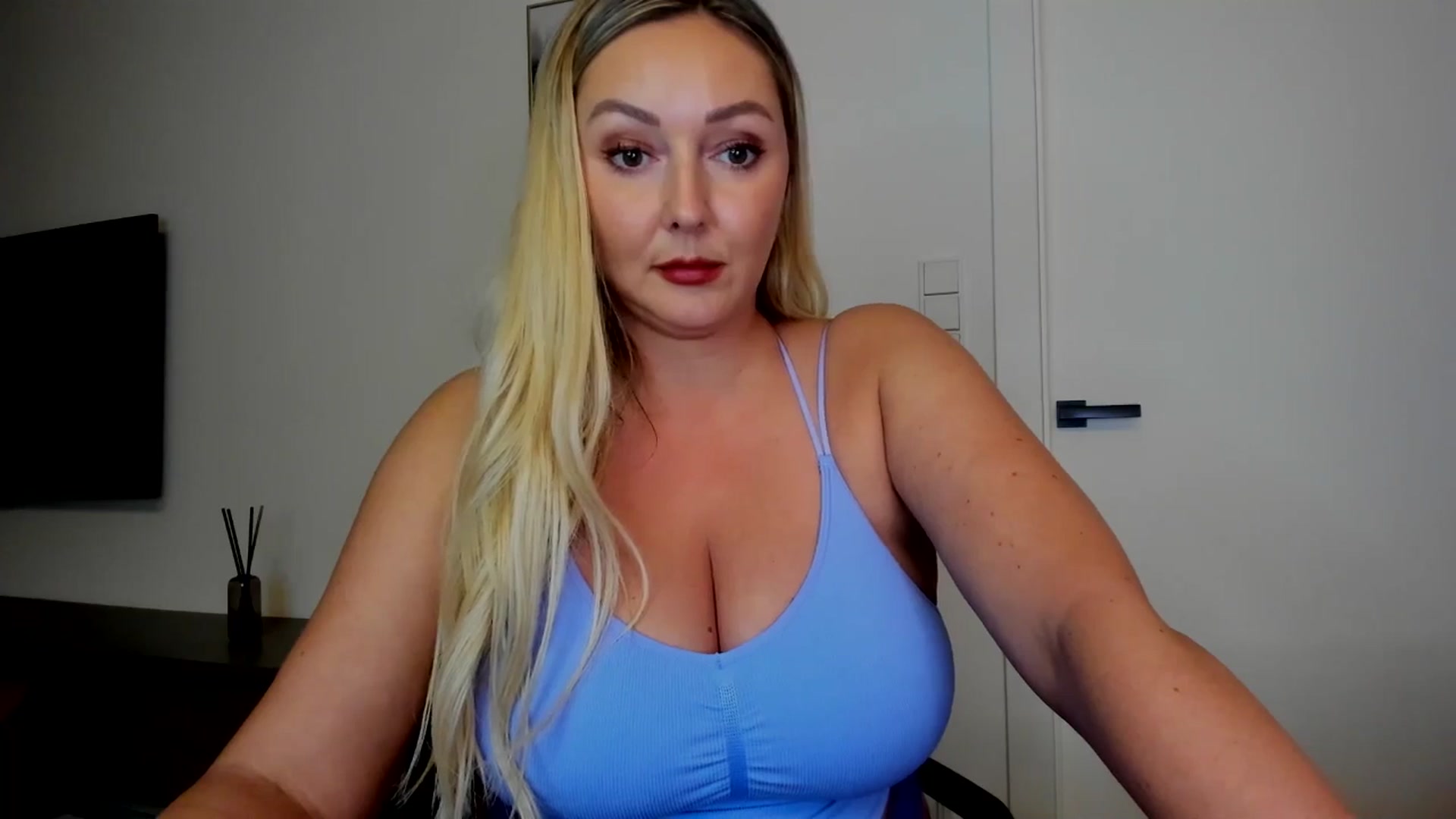 Gallery image thumbnail from Mi_Ha's myfreecams stream on, 08/11/2025, 15:05 image 14 of 20