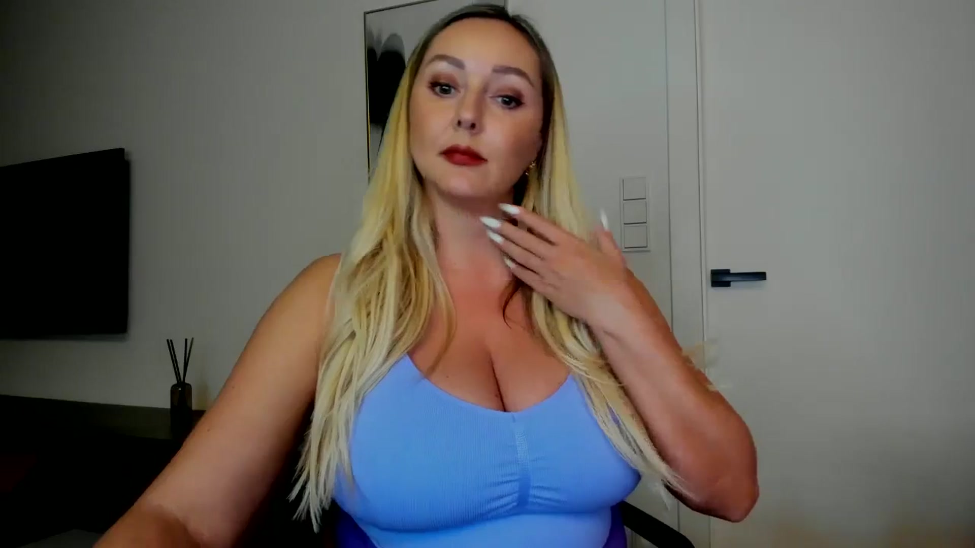 Gallery image thumbnail from Mi_Ha's myfreecams stream on, 08/11/2025, 15:05 image 11 of 20
