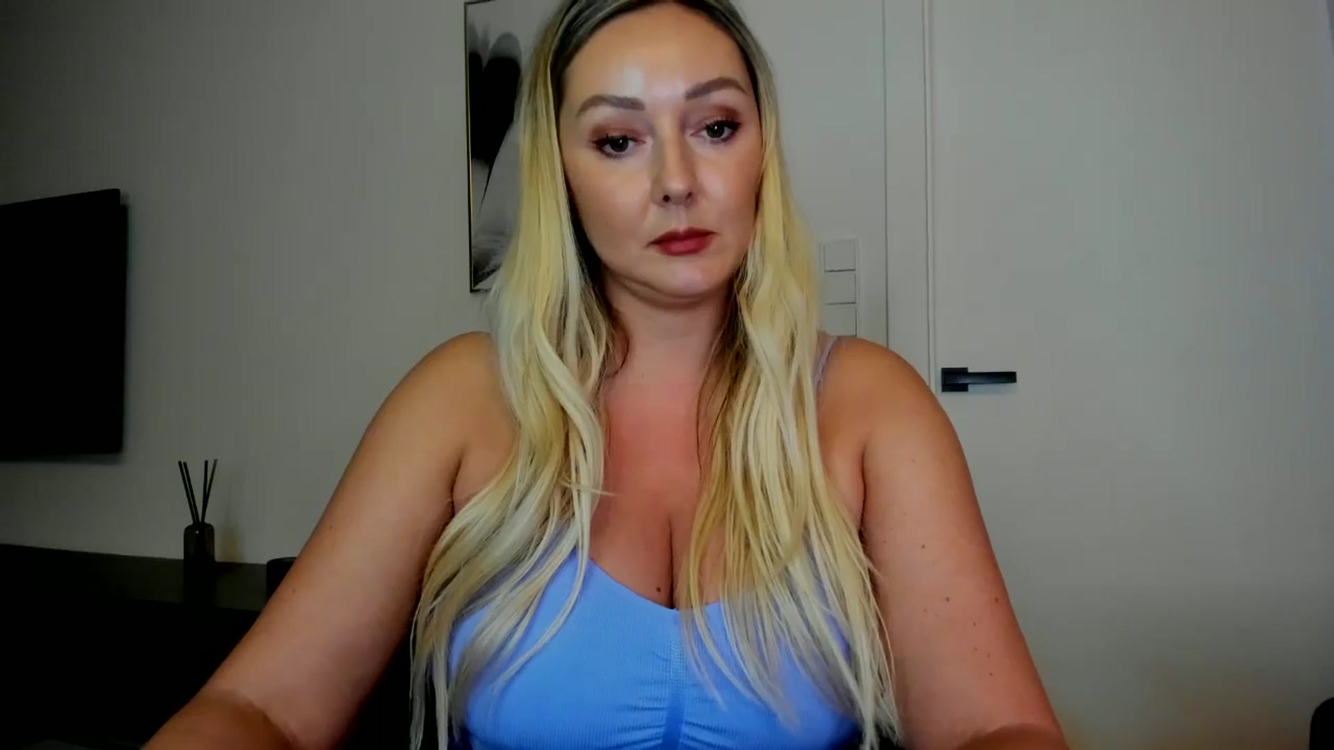 Gallery image thumbnail from Mi_Ha's myfreecams stream on, 08/11/2025, 15:05 image 5 of 20