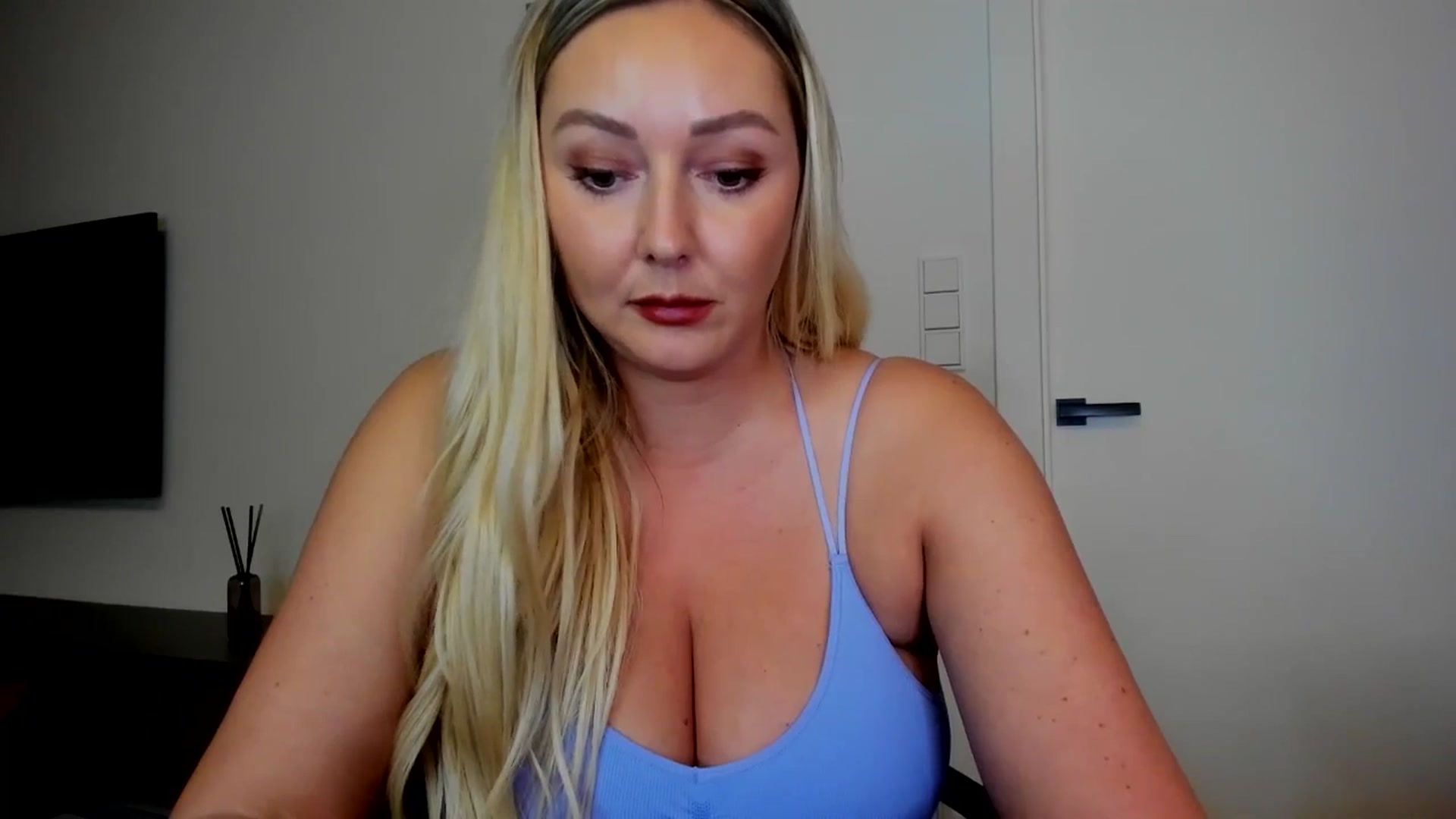 Gallery image thumbnail from Mi_Ha's myfreecams stream on, 08/11/2025, 15:05 image 15 of 20