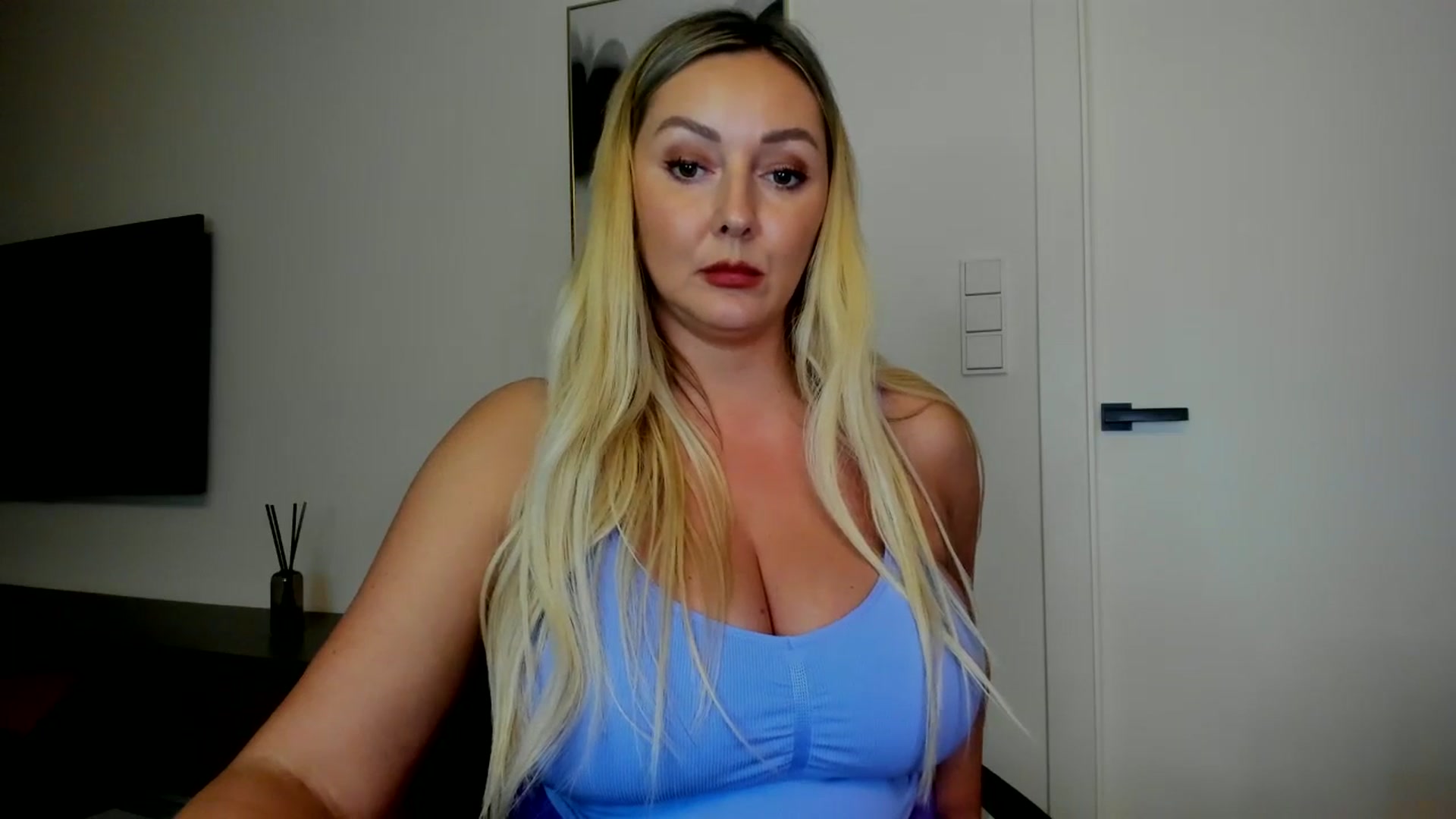 Gallery image thumbnail from Mi_Ha's myfreecams stream on, 08/11/2025, 16:10 image 6 of 20