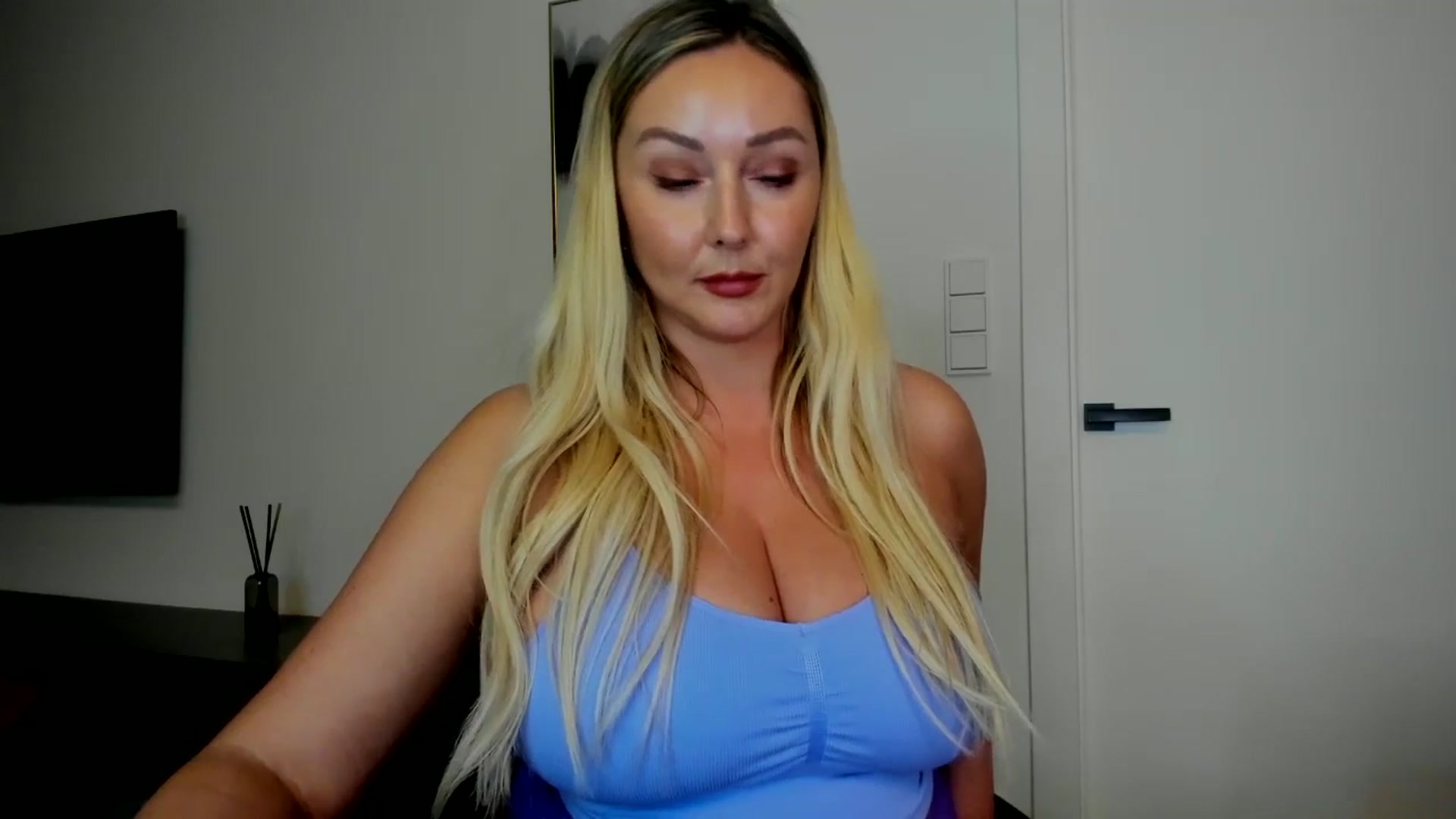 Gallery image thumbnail from Mi_Ha's myfreecams stream on, 08/11/2025, 16:10 image 19 of 20