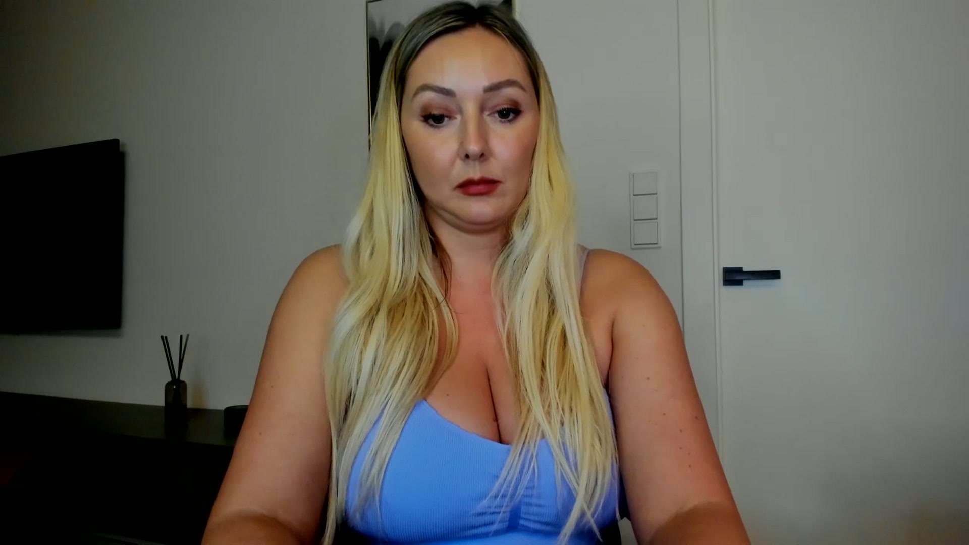 Gallery image thumbnail from Mi_Ha's myfreecams stream on, 08/11/2025, 16:10 image 10 of 20
