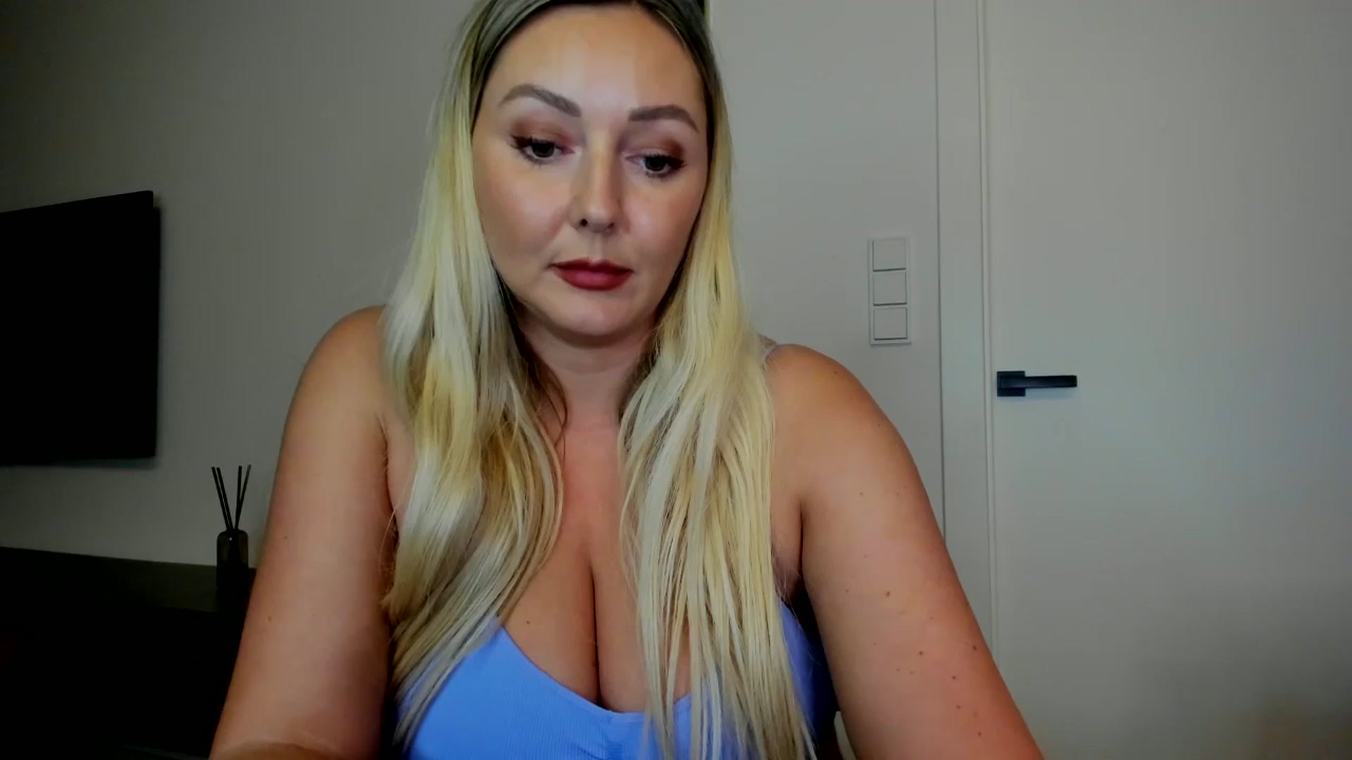 Gallery image thumbnail from Mi_Ha's myfreecams stream on, 08/11/2025, 16:10 image 11 of 20