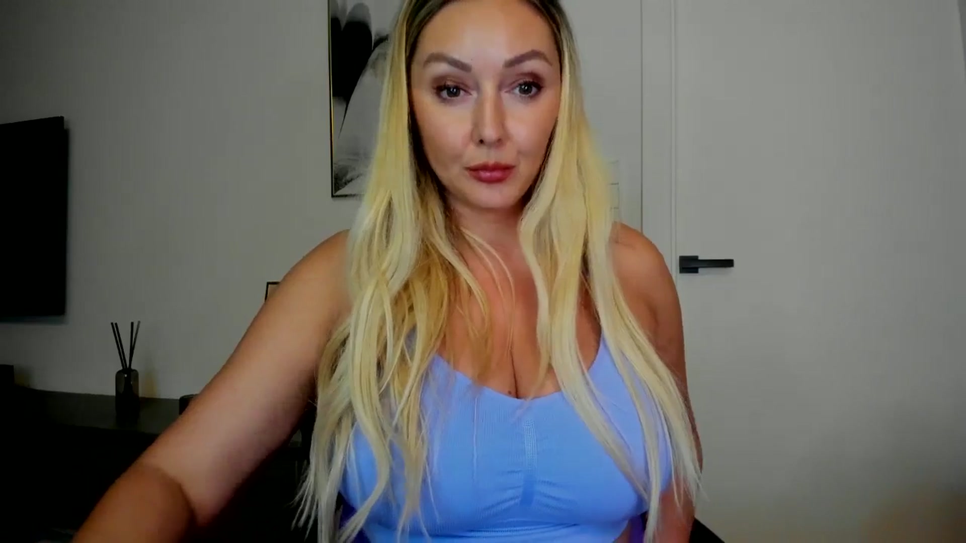 Gallery image thumbnail from Mi_Ha's myfreecams stream on, 08/11/2025, 21:49 image 3 of 20