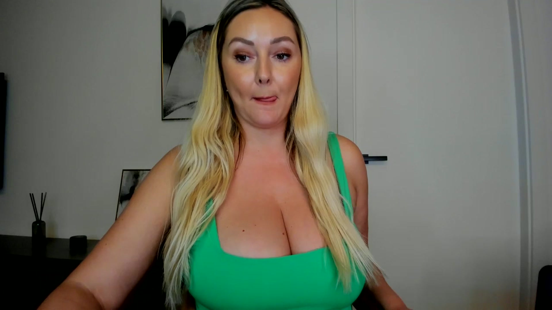 Gallery image thumbnail from Mi_Ha's myfreecams stream on, 08/12/2025, 16:41 image 17 of 20