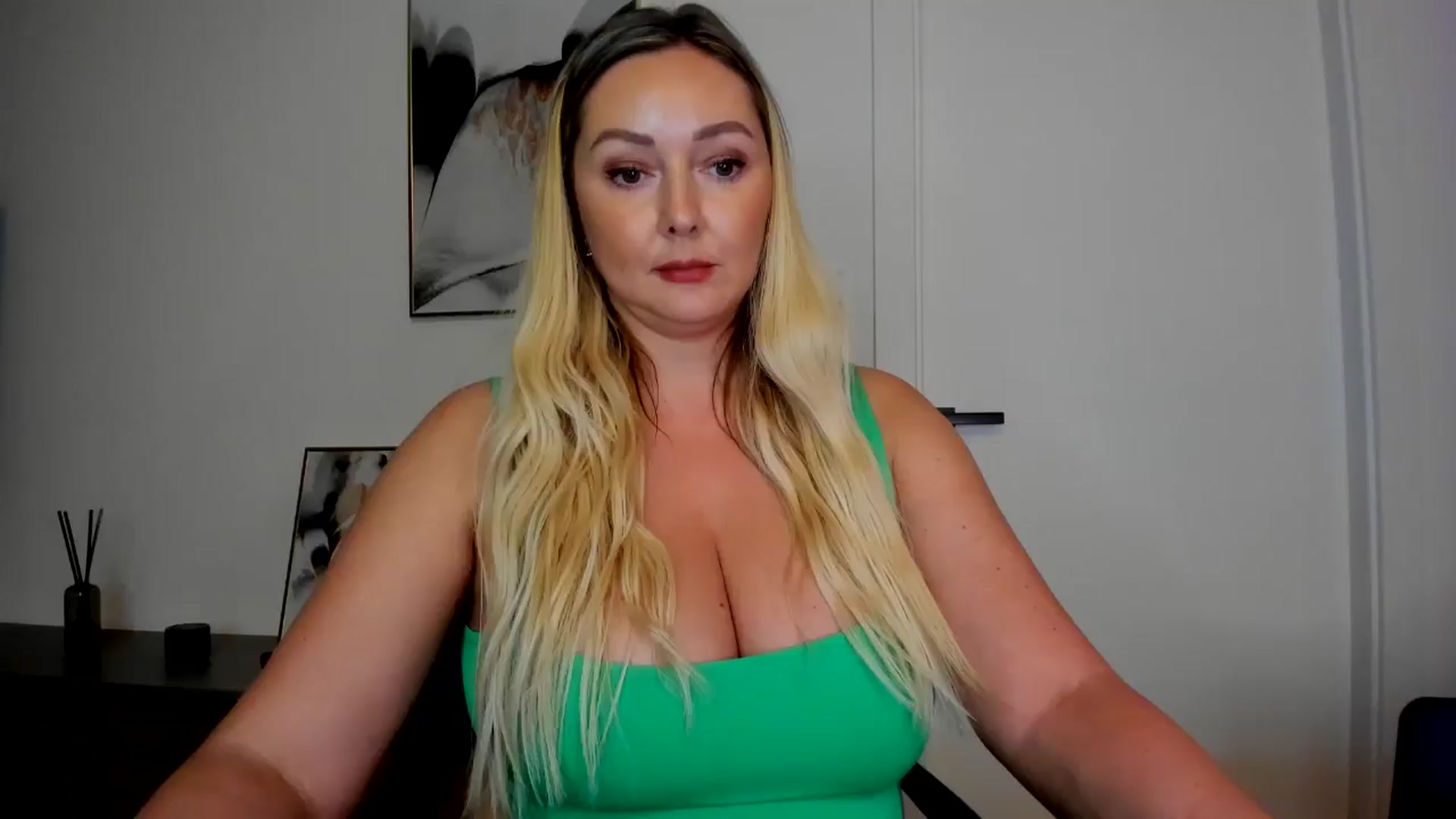 Gallery image thumbnail from Mi_Ha's myfreecams stream on, 08/12/2025, 16:41 image 18 of 20