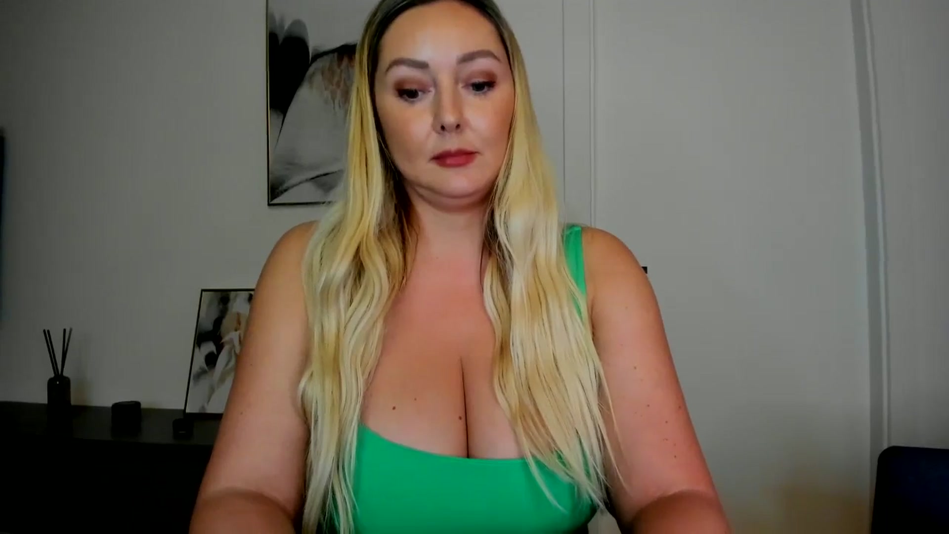 Gallery image thumbnail from Mi_Ha's myfreecams stream on, 08/12/2025, 16:41 image 13 of 20