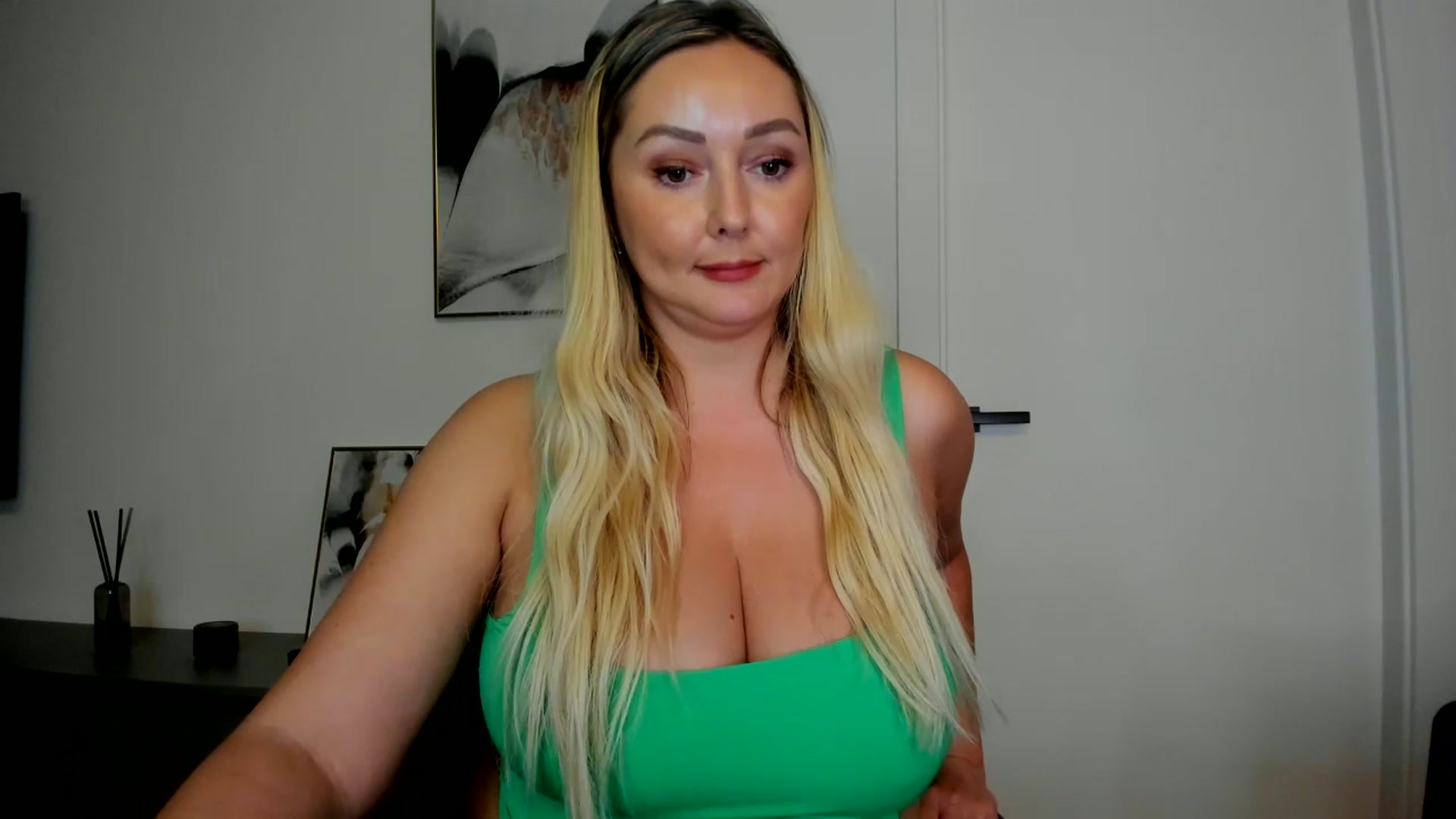 Gallery image thumbnail from Mi_Ha's myfreecams stream on, 08/12/2025, 16:41 image 19 of 20