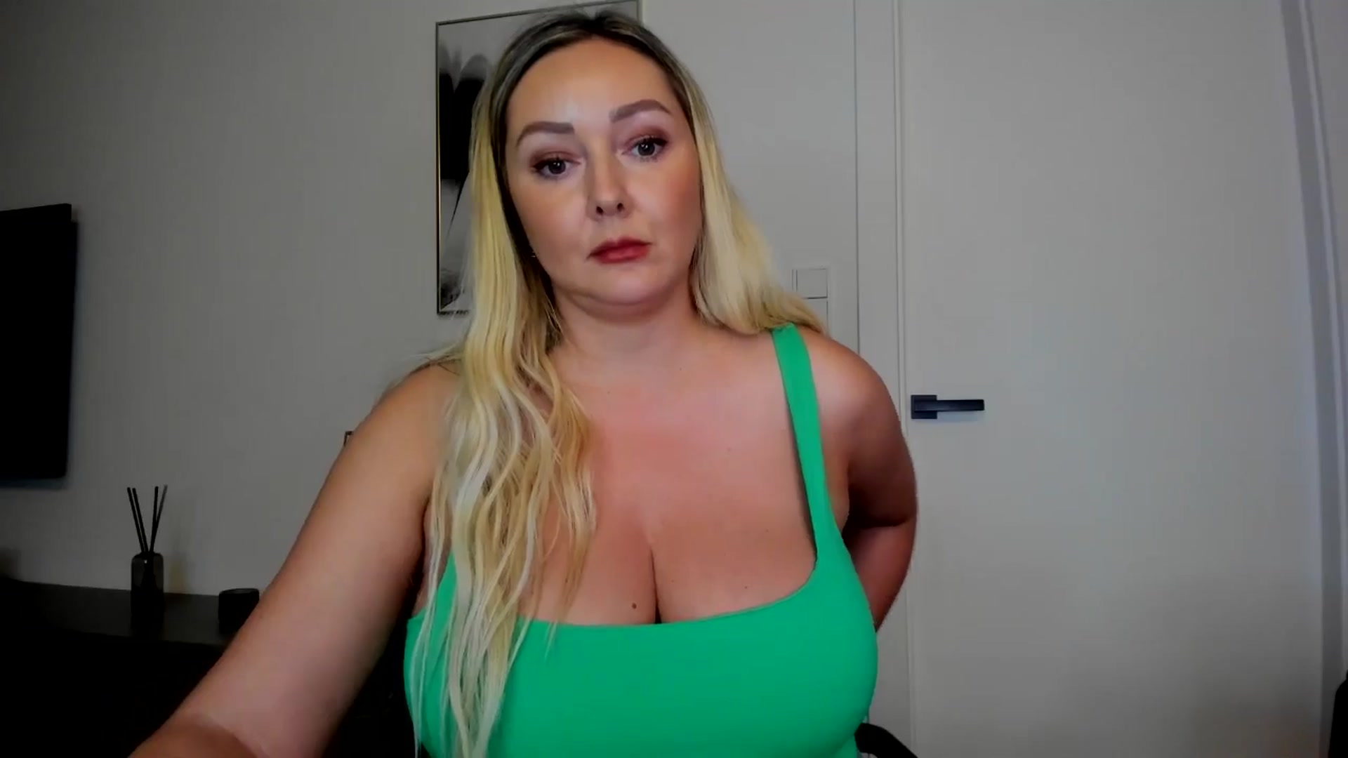 Gallery image thumbnail from Mi_Ha's myfreecams stream on, 08/12/2025, 16:41 image 4 of 20