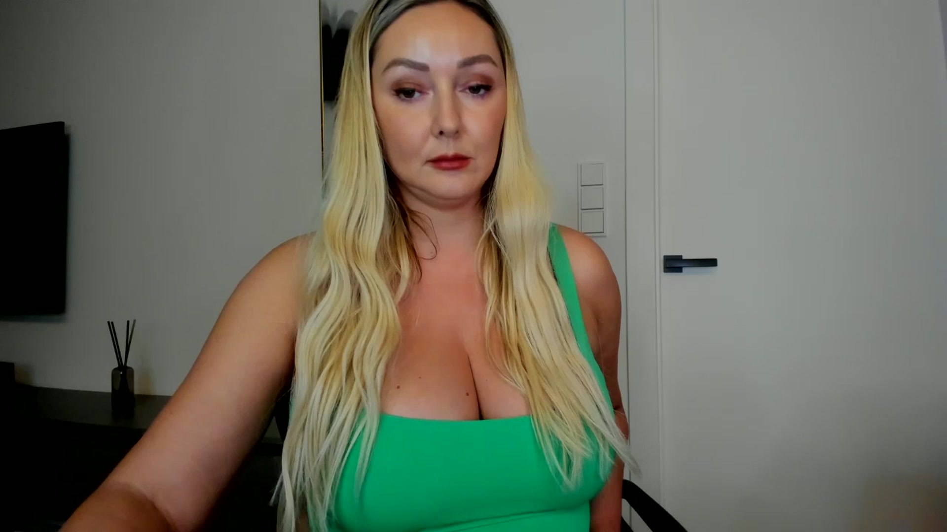 Gallery image thumbnail from Mi_Ha's myfreecams stream on, 08/12/2025, 16:41 image 1 of 20