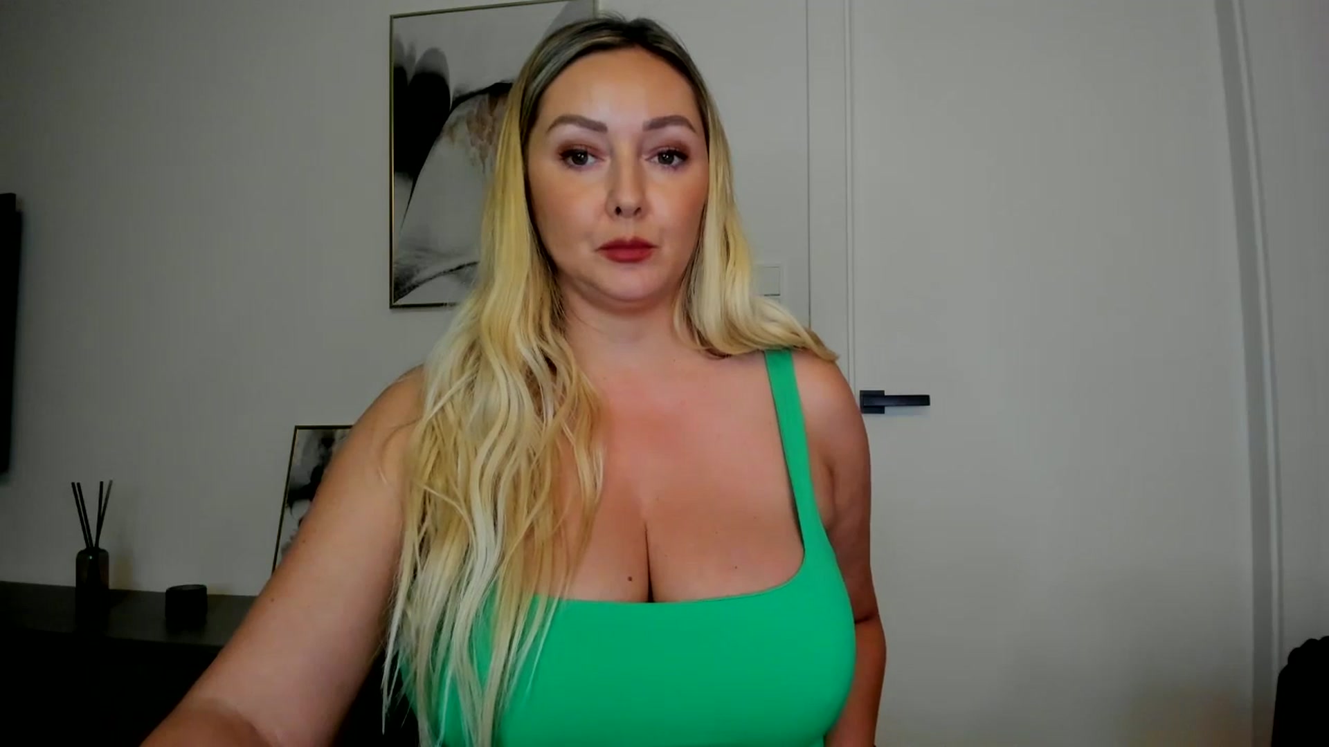 Gallery image thumbnail from Mi_Ha's myfreecams stream on, 08/12/2025, 16:41 image 5 of 20