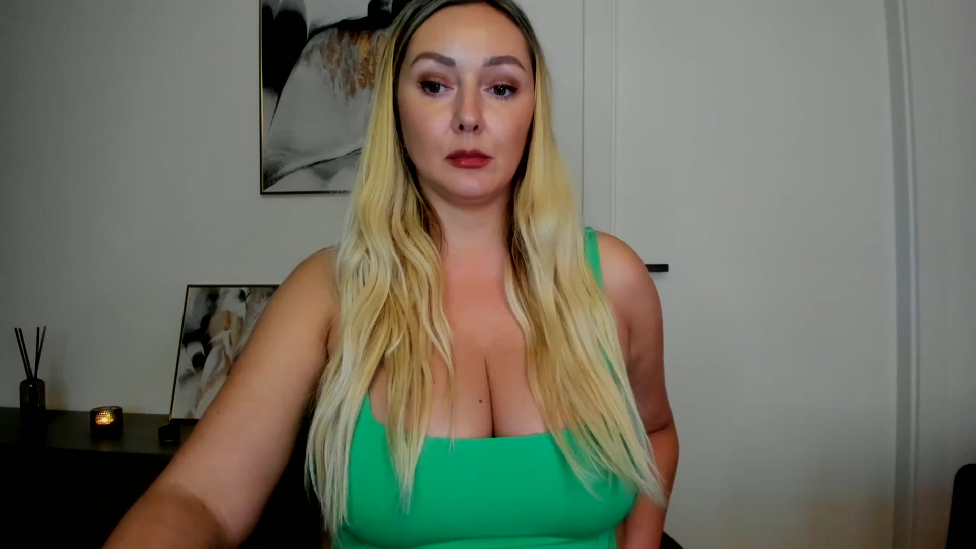 Gallery image thumbnail from Mi_Ha's myfreecams stream on, 08/12/2025, 21:40 image 16 of 20