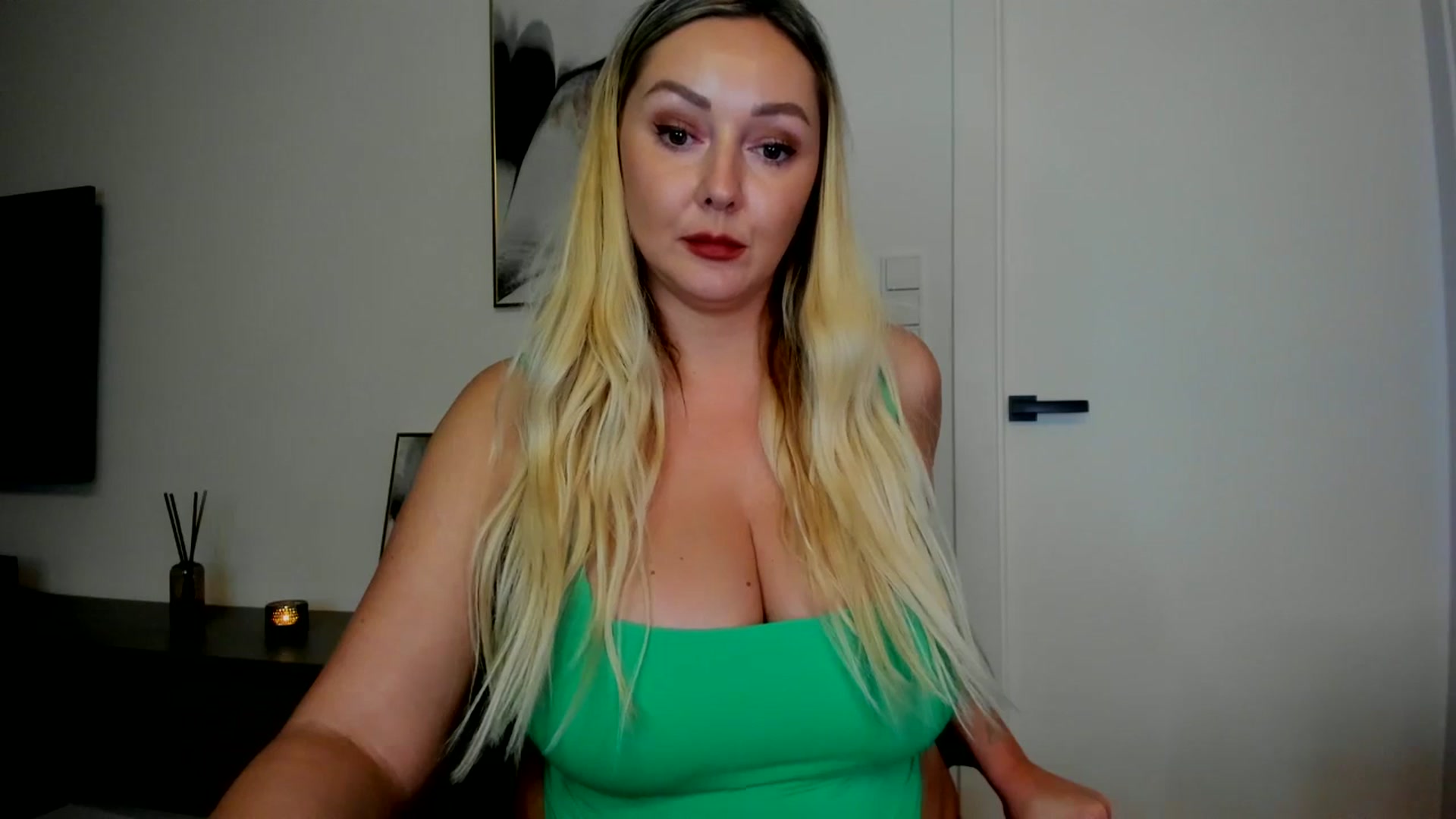 Gallery image thumbnail from Mi_Ha's myfreecams stream on, 08/12/2025, 21:40 image 6 of 20