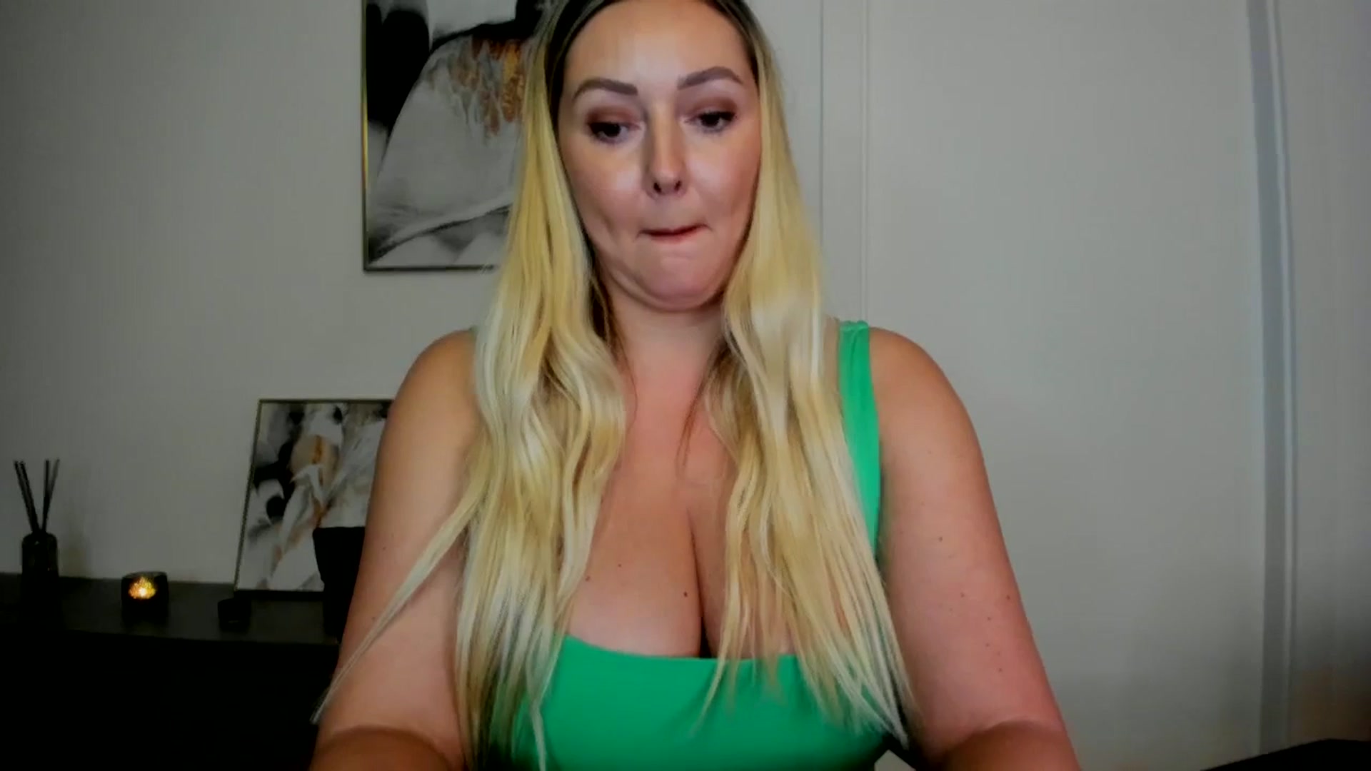 Gallery image thumbnail from Mi_Ha's myfreecams stream on, 08/12/2025, 21:40 image 19 of 20