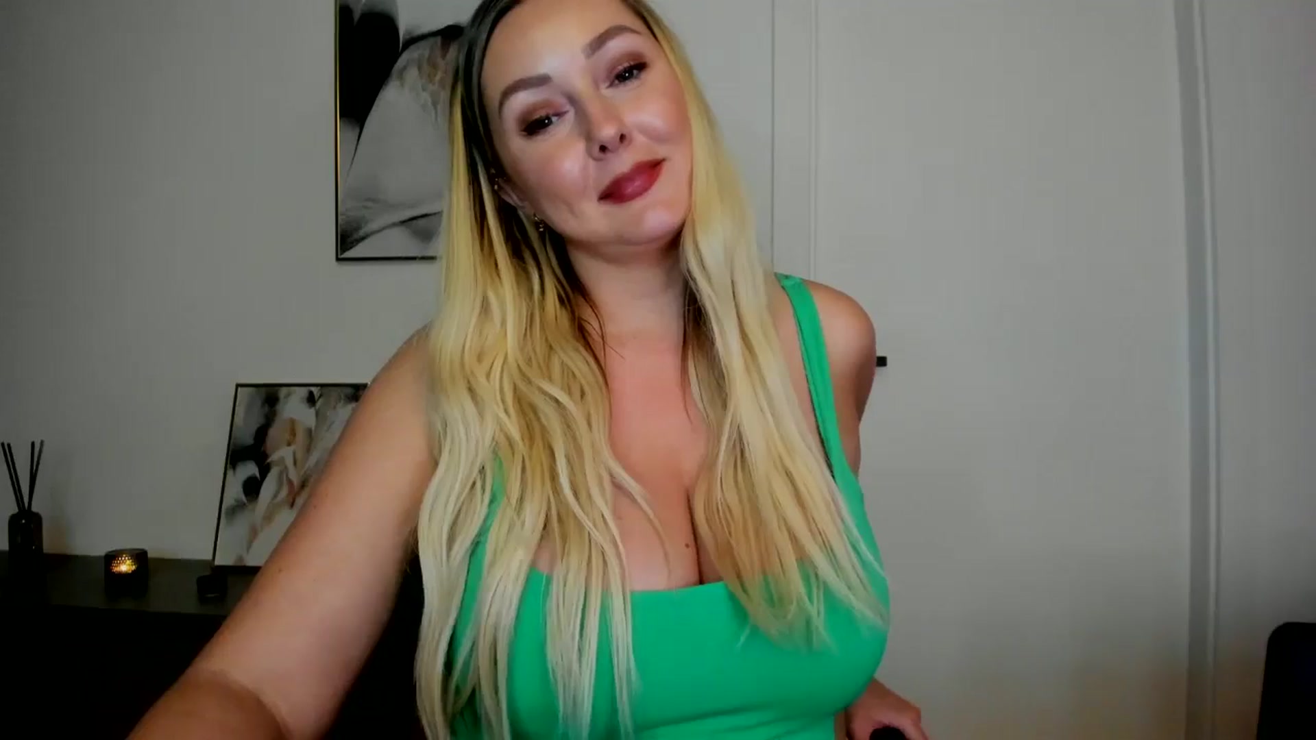 Gallery image thumbnail from Mi_Ha's myfreecams stream on, 08/12/2025, 21:40 image 17 of 20