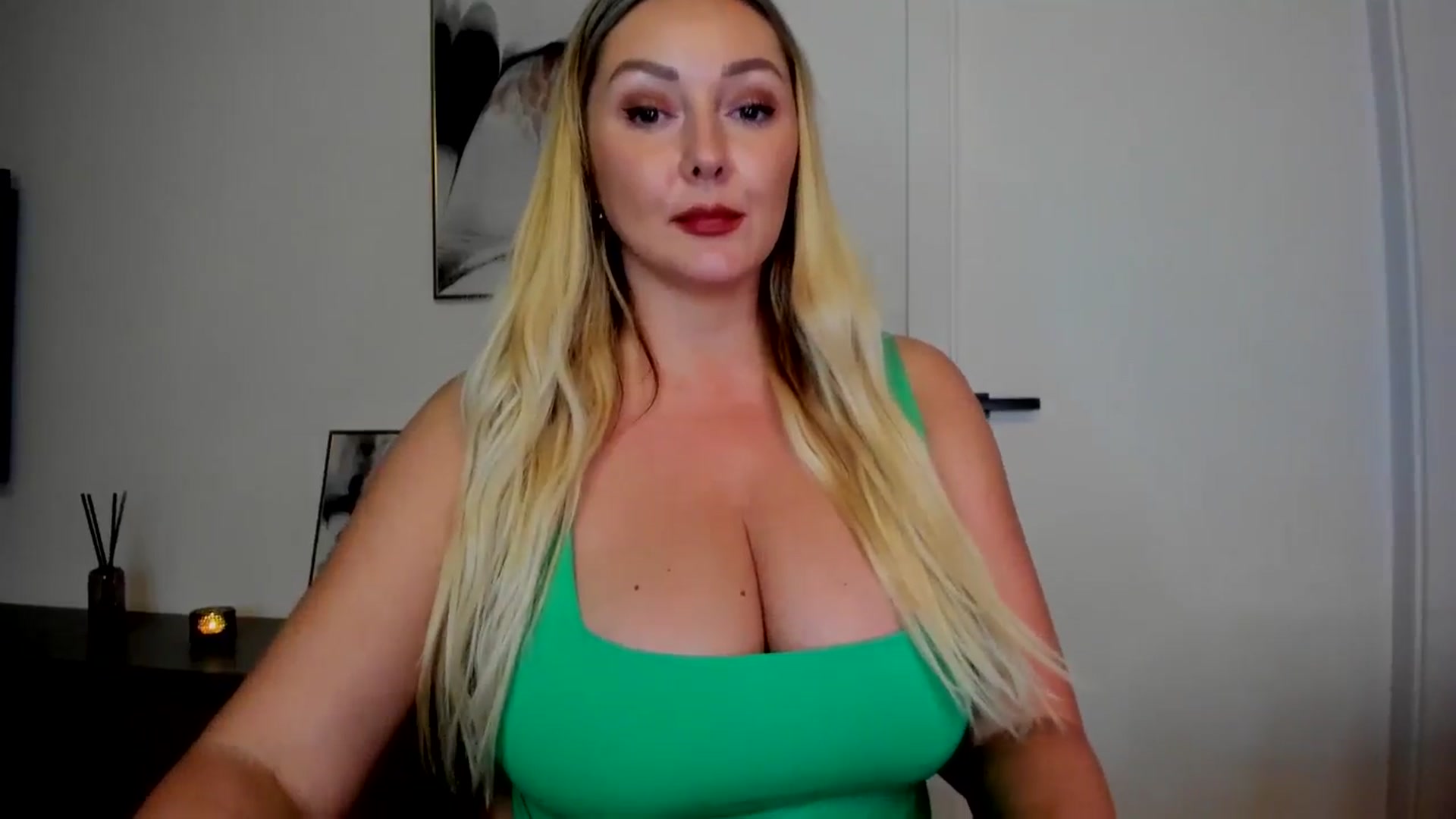 Gallery image thumbnail from Mi_Ha's myfreecams stream on, 08/12/2025, 21:40 image 8 of 20