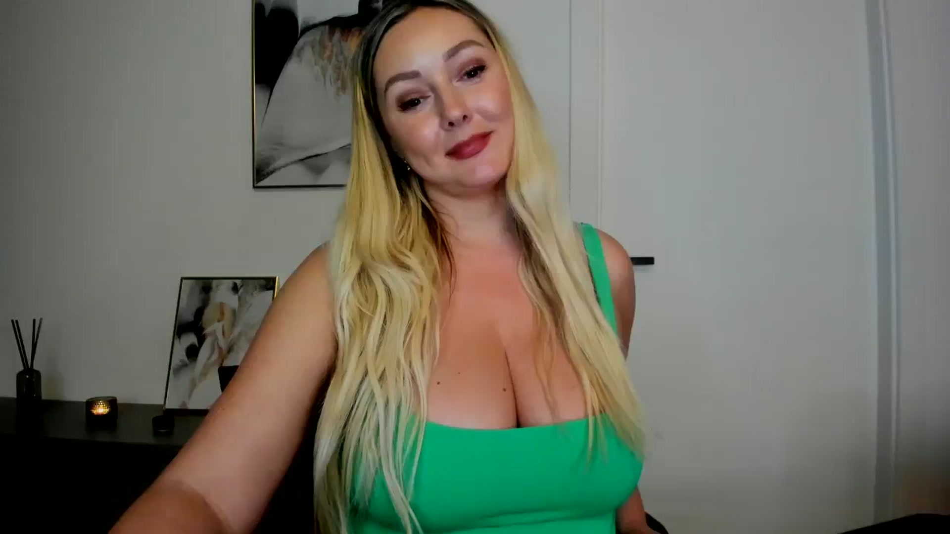 Gallery image thumbnail from Mi_Ha's myfreecams stream on, 08/12/2025, 21:40 image 20 of 20