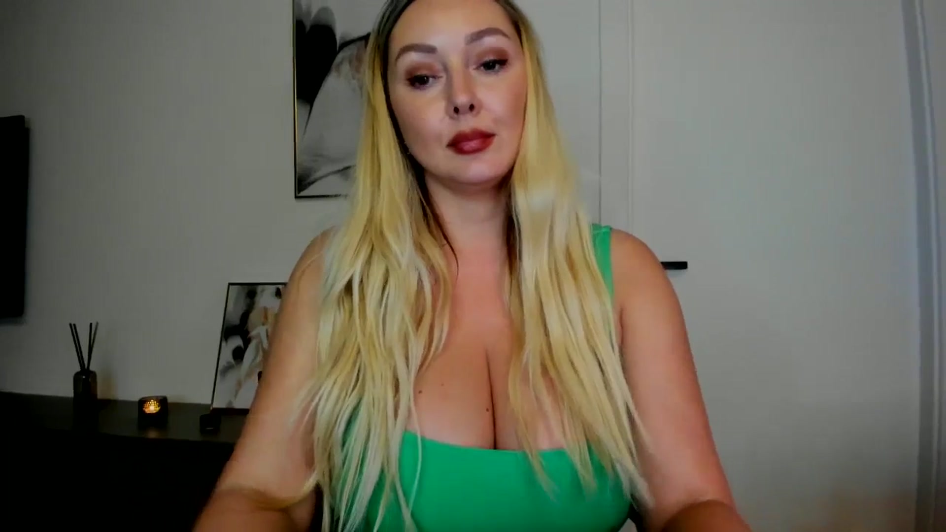 Gallery image thumbnail from Mi_Ha's myfreecams stream on, 08/12/2025, 21:40 image 7 of 20