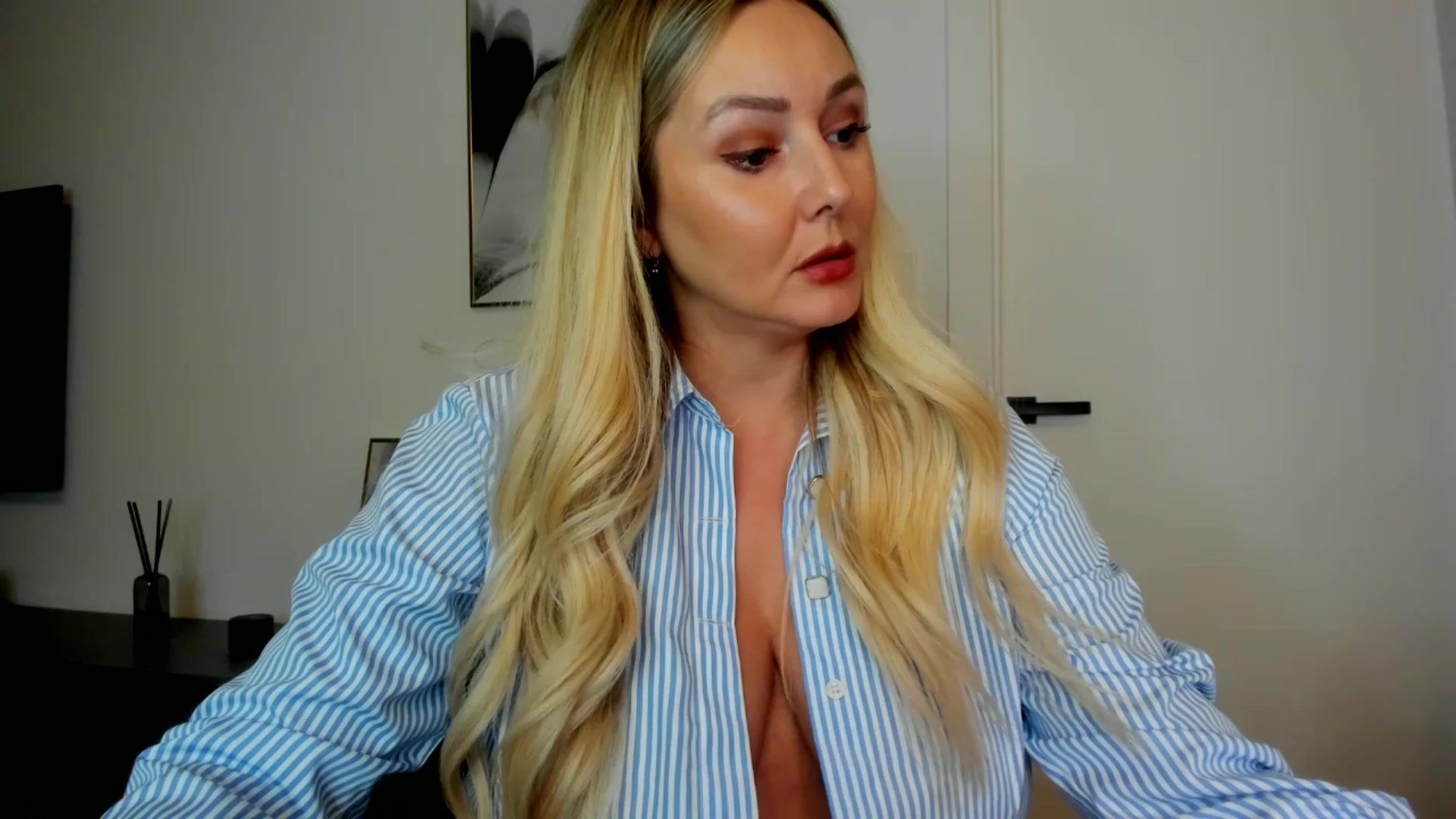 Gallery image thumbnail from Mi_Ha's myfreecams stream on, 08/13/2025, 15:06 image 5 of 20