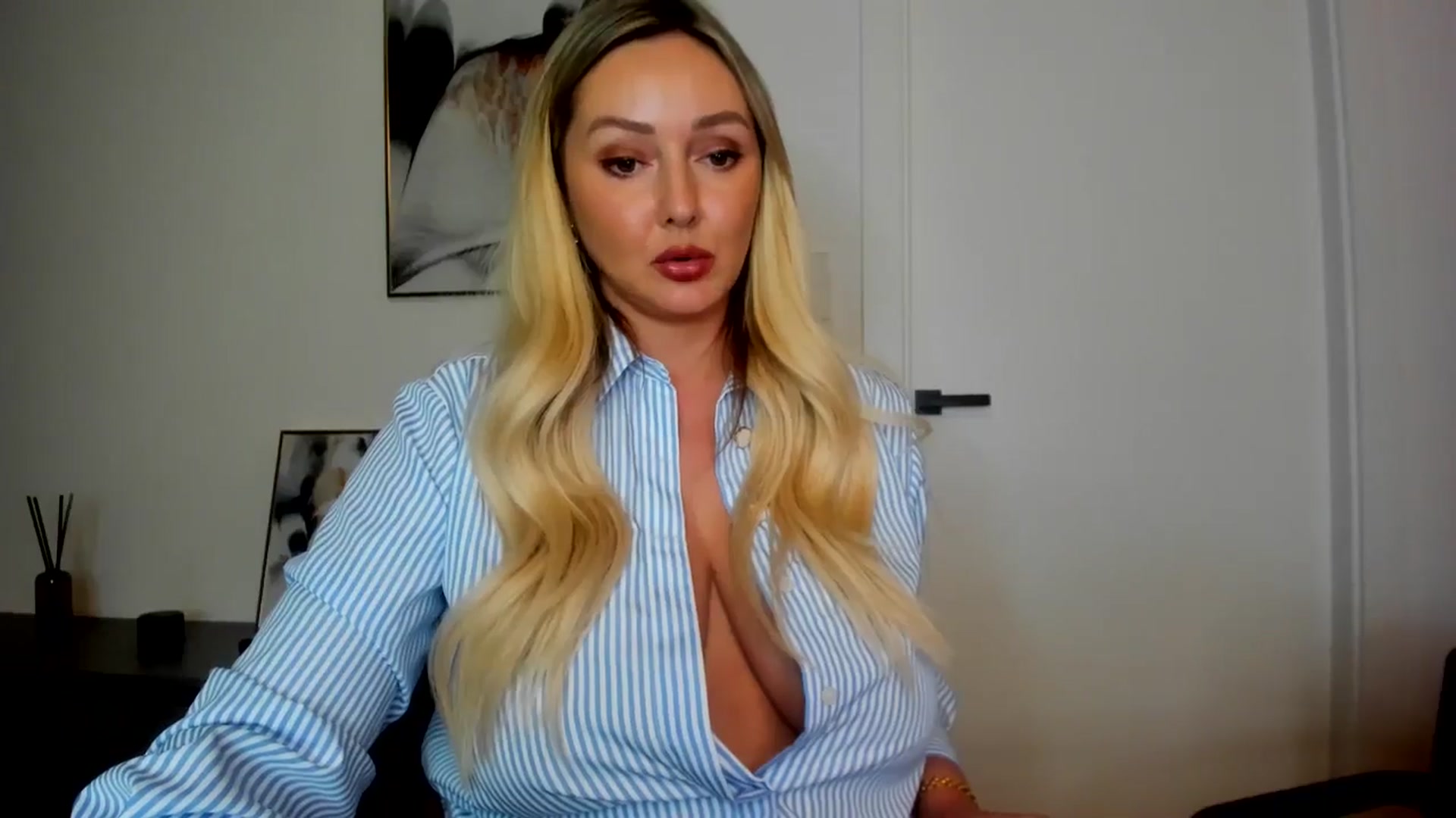 Gallery image thumbnail from Mi_Ha's myfreecams stream on, 08/13/2025, 16:43 image 15 of 20