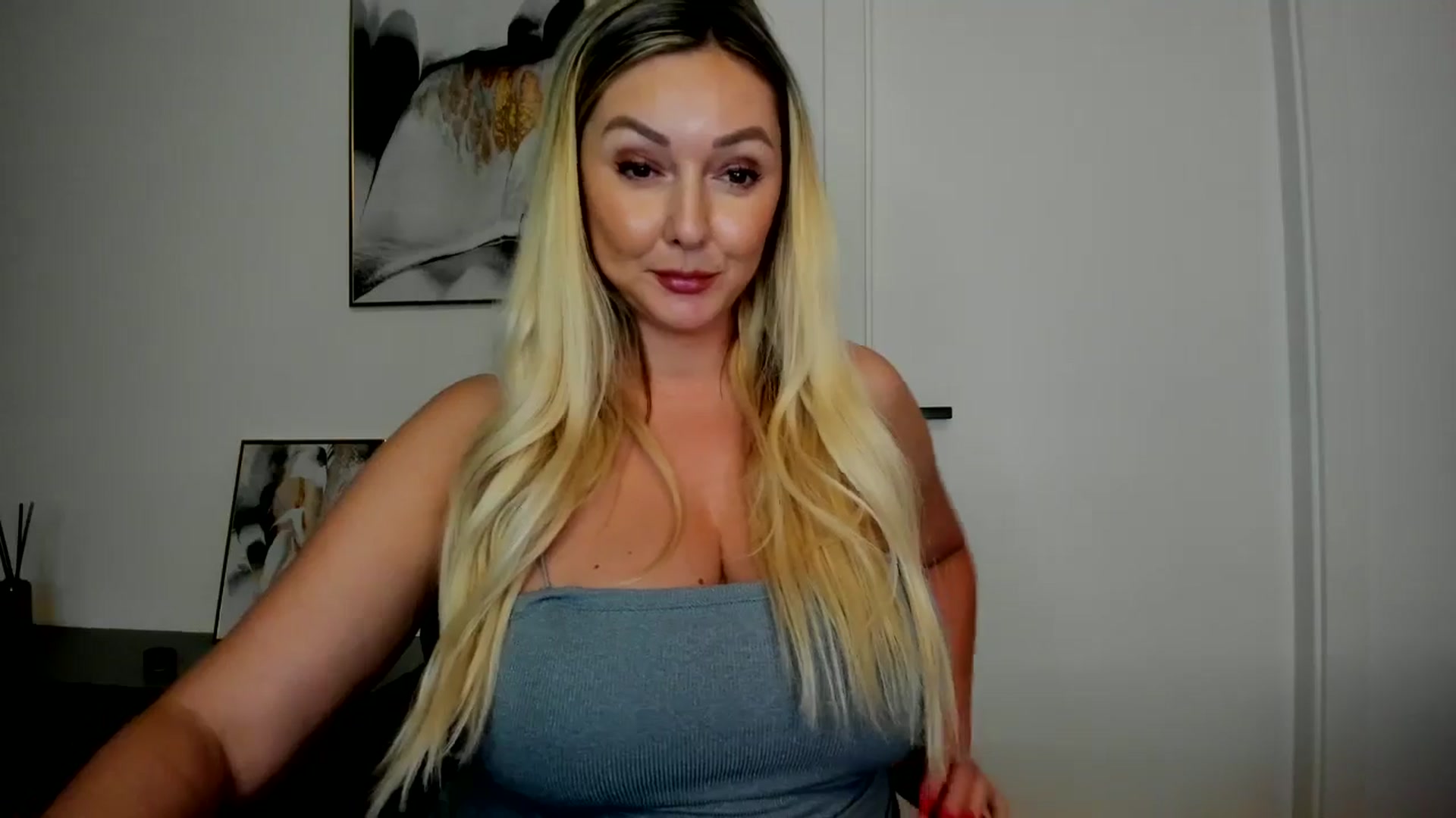 Gallery image thumbnail from Mi_Ha's myfreecams stream on, 08/15/2025, 13:10 image 16 of 20