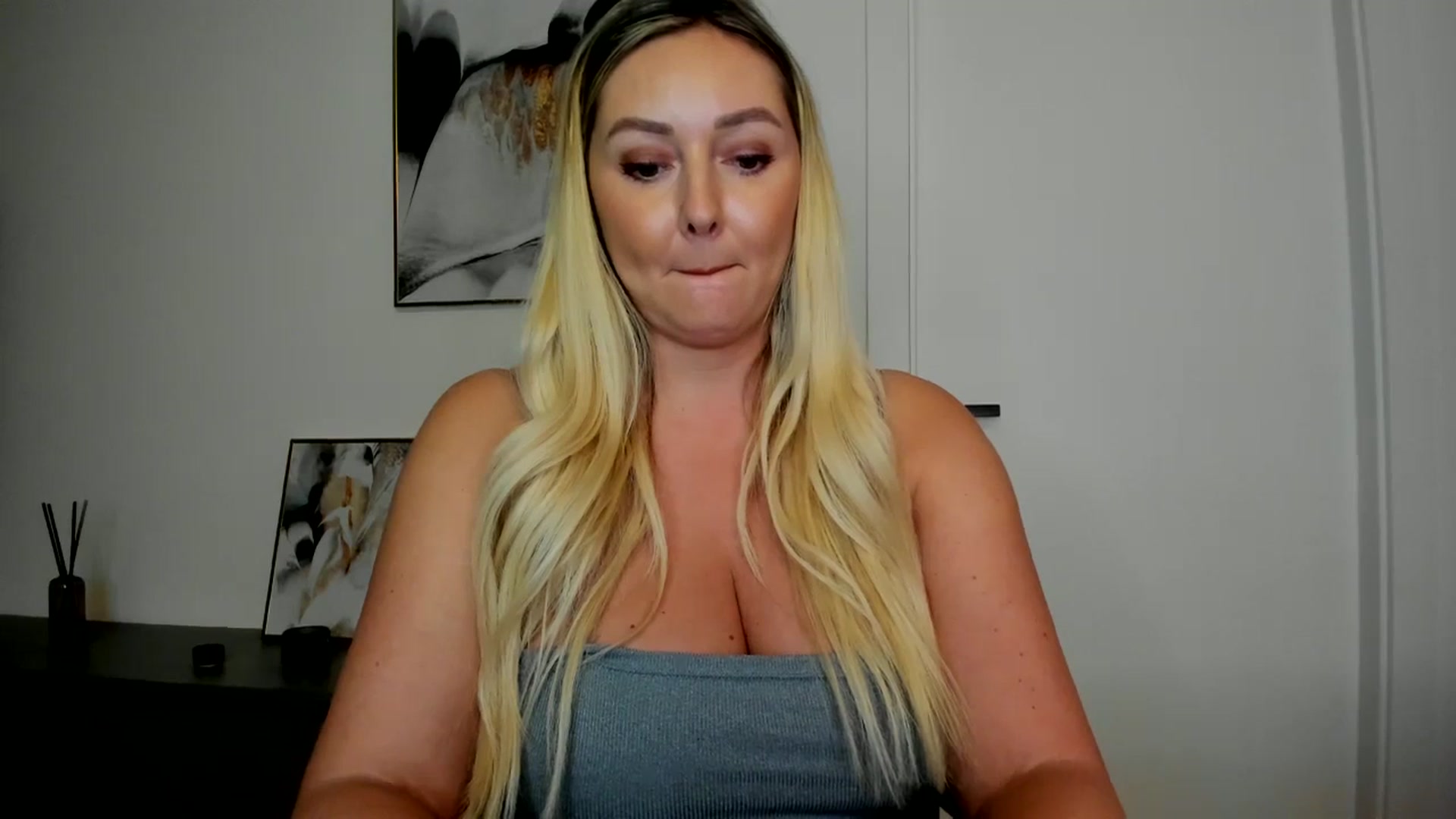 Gallery image thumbnail from Mi_Ha's myfreecams stream on, 08/15/2025, 13:10 image 9 of 20