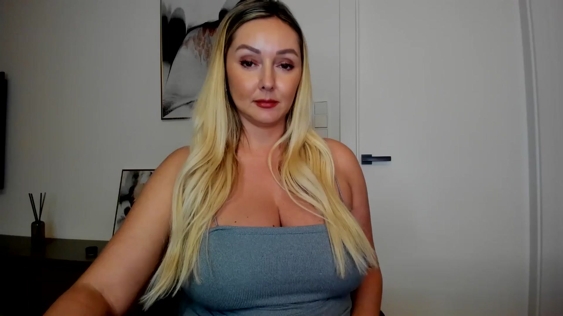 Gallery image thumbnail from Mi_Ha's myfreecams stream on, 08/15/2025, 13:10 image 1 of 20