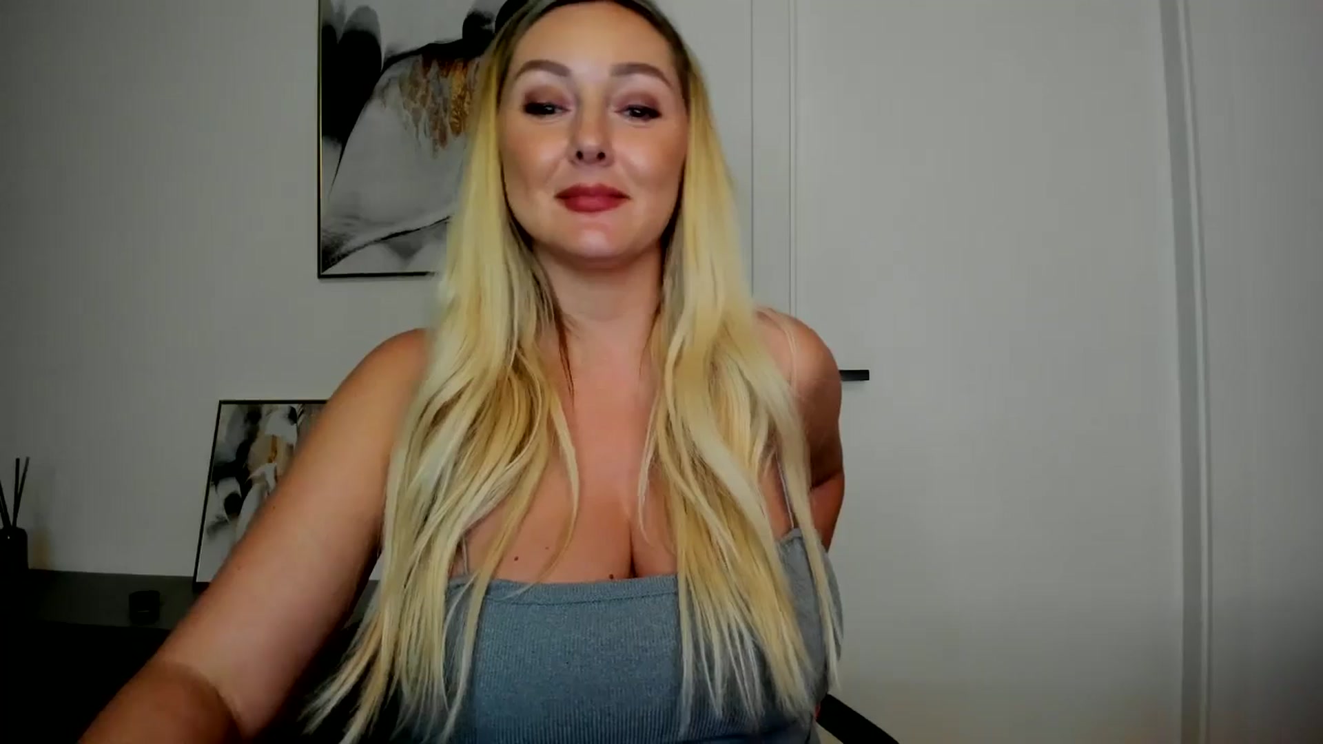 Gallery image thumbnail from Mi_Ha's myfreecams stream on, 08/15/2025, 13:10 image 17 of 20