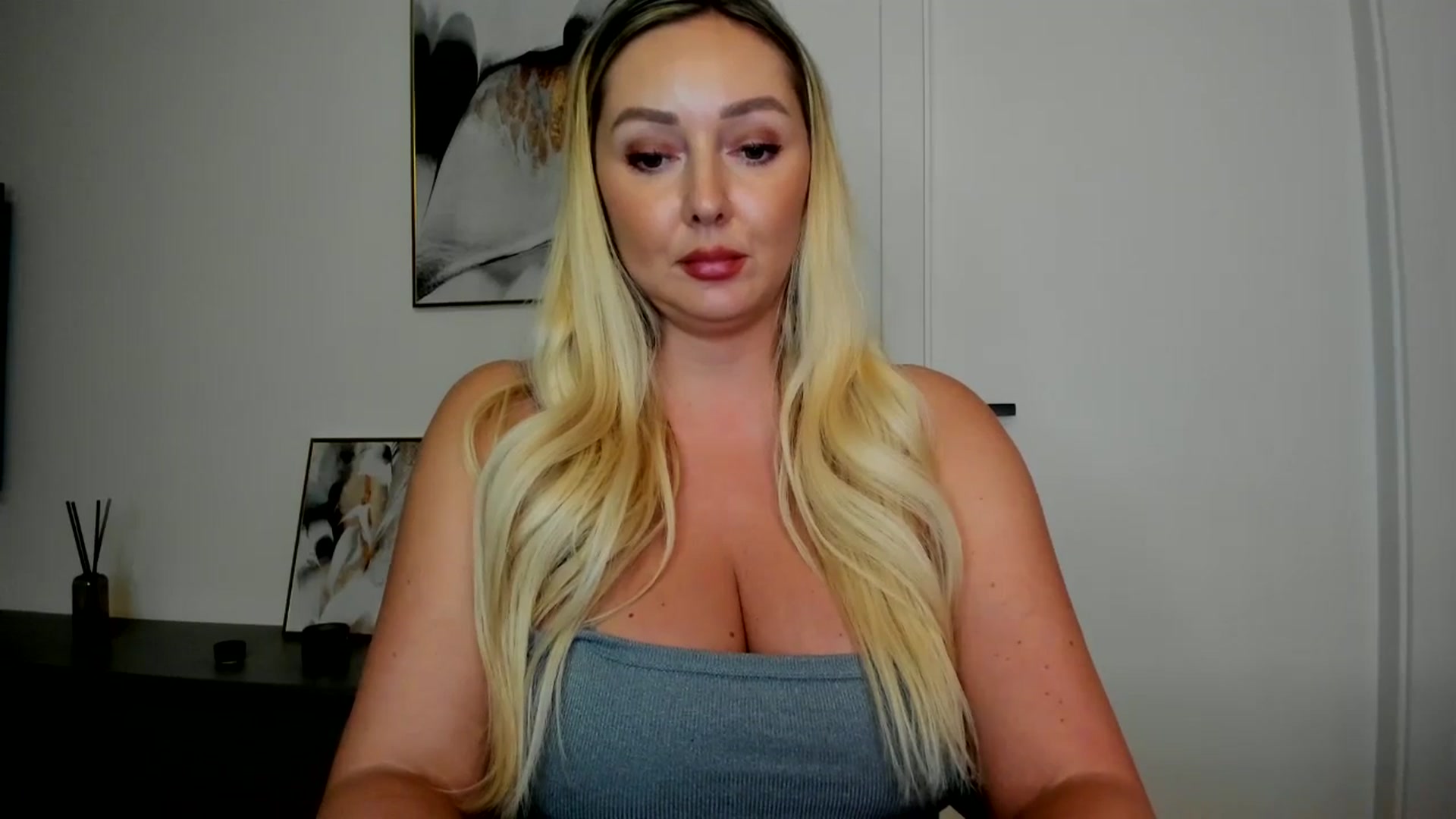 Gallery image thumbnail from Mi_Ha's myfreecams stream on, 08/15/2025, 13:10 image 6 of 20