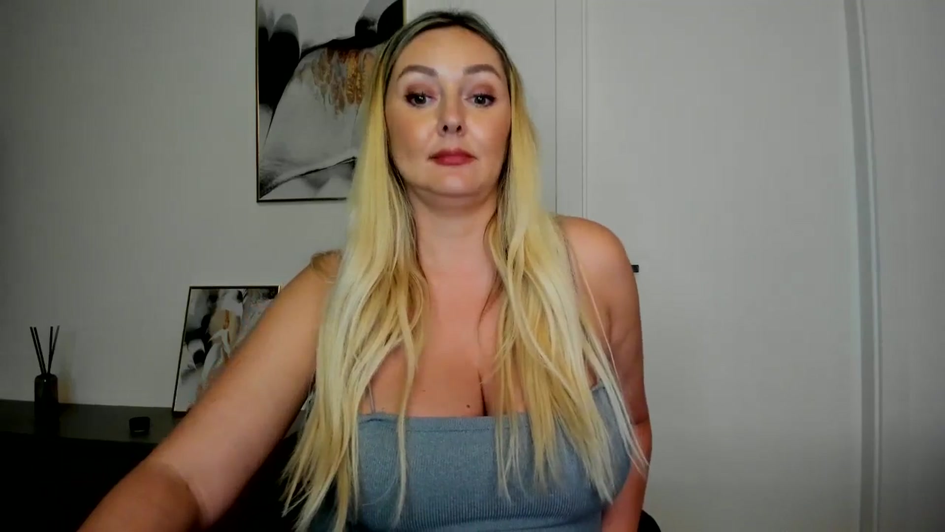 Gallery image thumbnail from Mi_Ha's myfreecams stream on, 08/15/2025, 13:41 image 11 of 20
