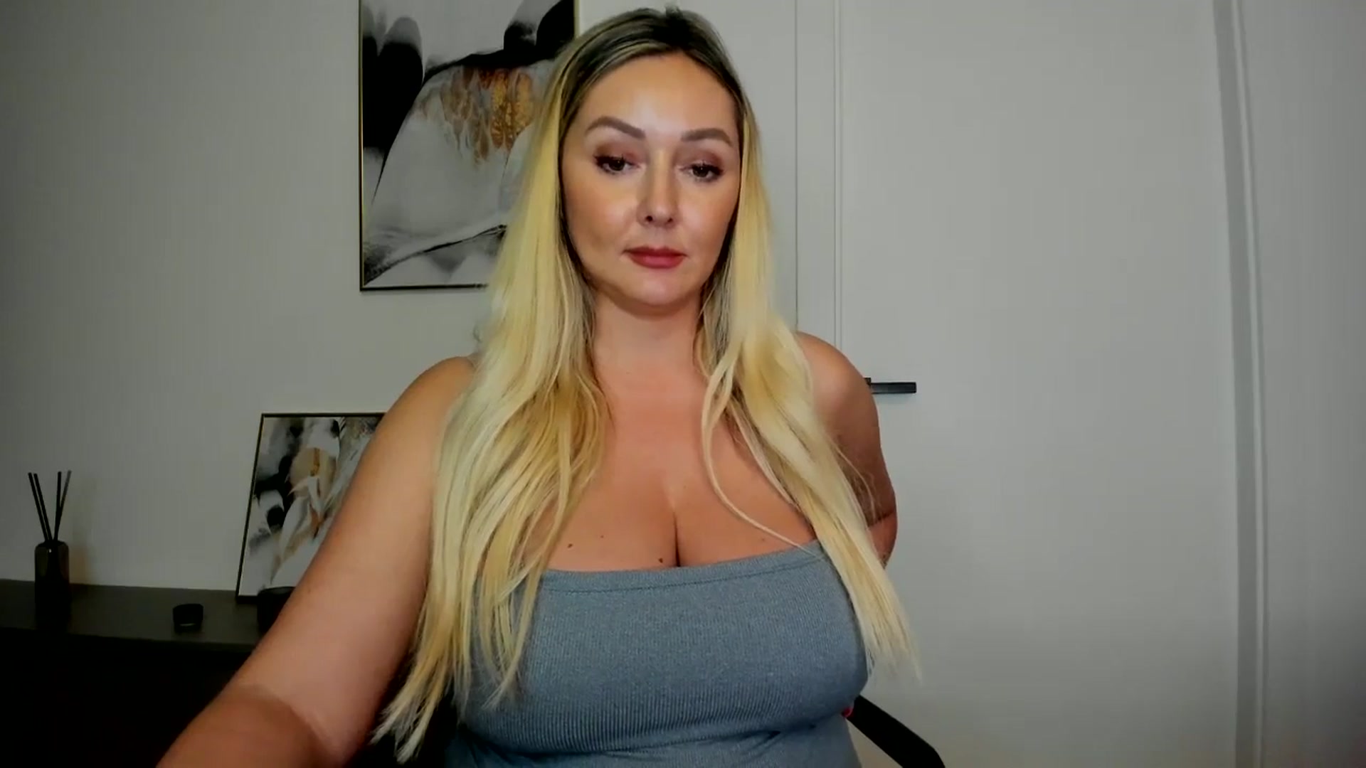 Gallery image thumbnail from Mi_Ha's myfreecams stream on, 08/15/2025, 13:41 image 16 of 20