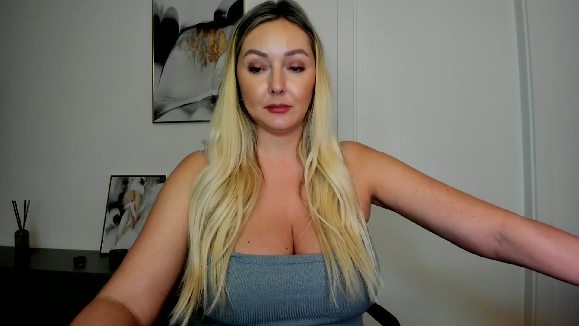 Gallery image thumbnail from Mi_Ha's myfreecams stream on, 08/15/2025, 13:41 image 15 of 20