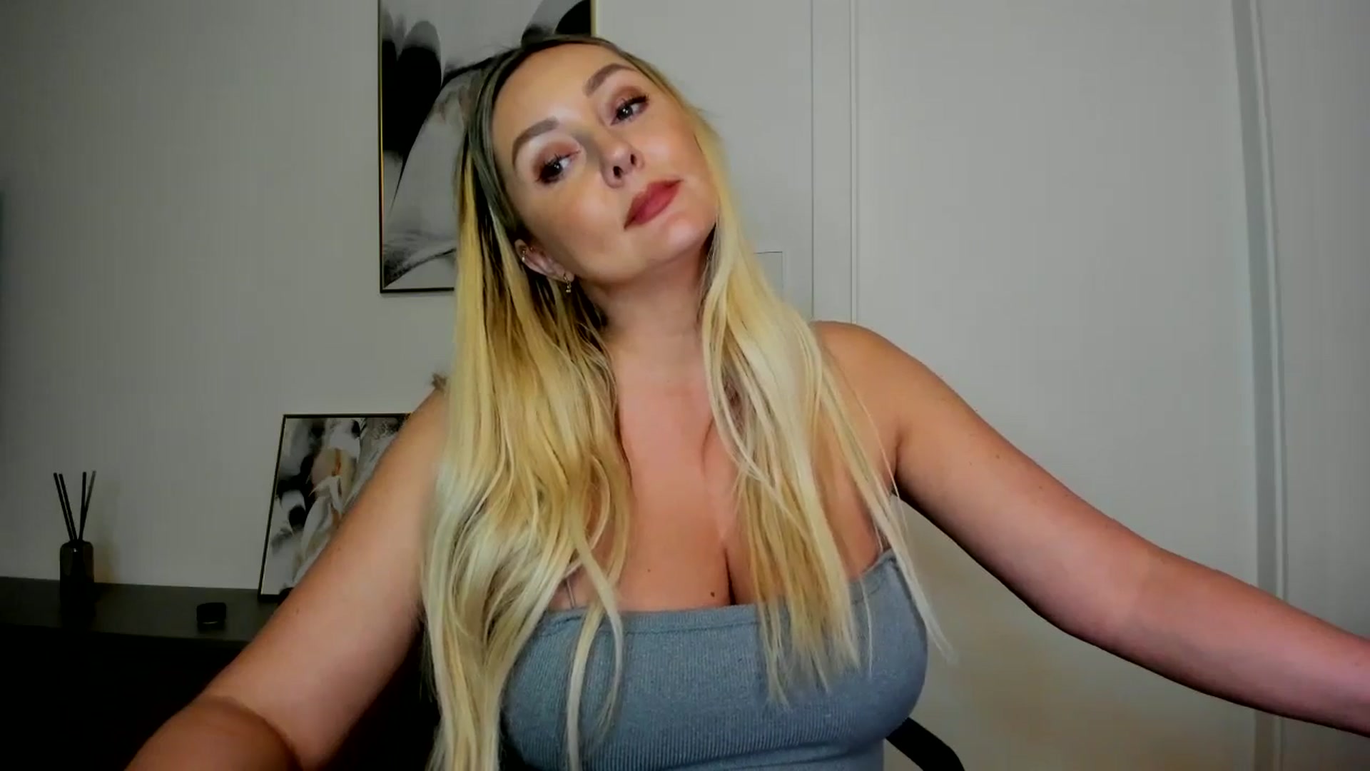 Gallery image thumbnail from Mi_Ha's myfreecams stream on, 08/15/2025, 13:41 image 10 of 20