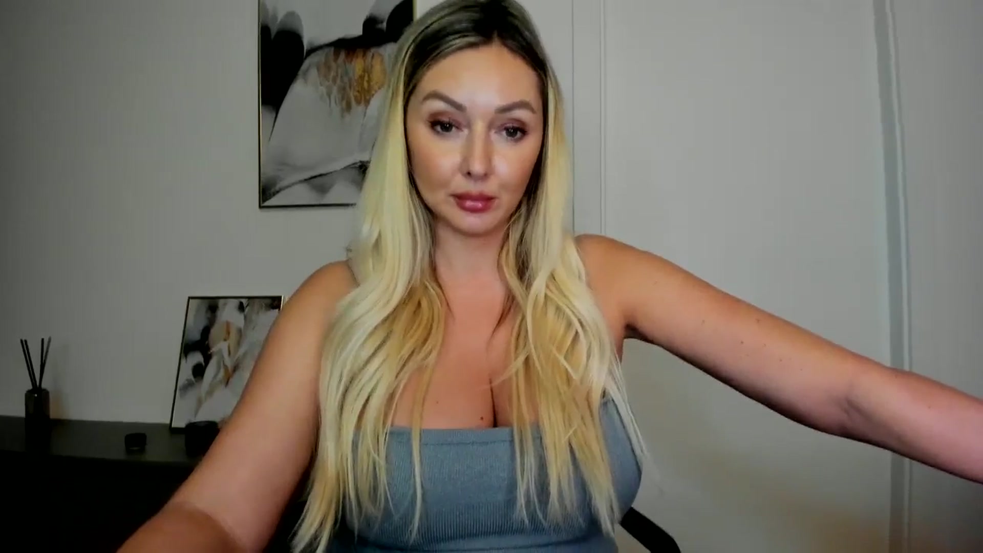Gallery image thumbnail from Mi_Ha's myfreecams stream on, 08/15/2025, 13:41 image 14 of 20