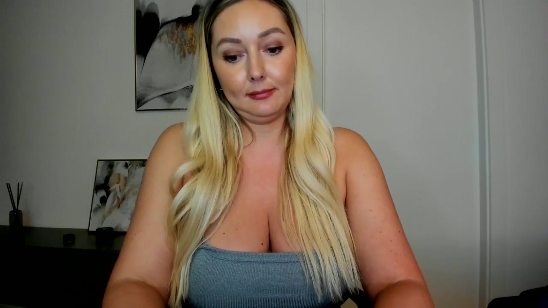 Gallery image thumbnail from Mi_Ha's myfreecams stream on, 08/15/2025, 15:00 image 3 of 20