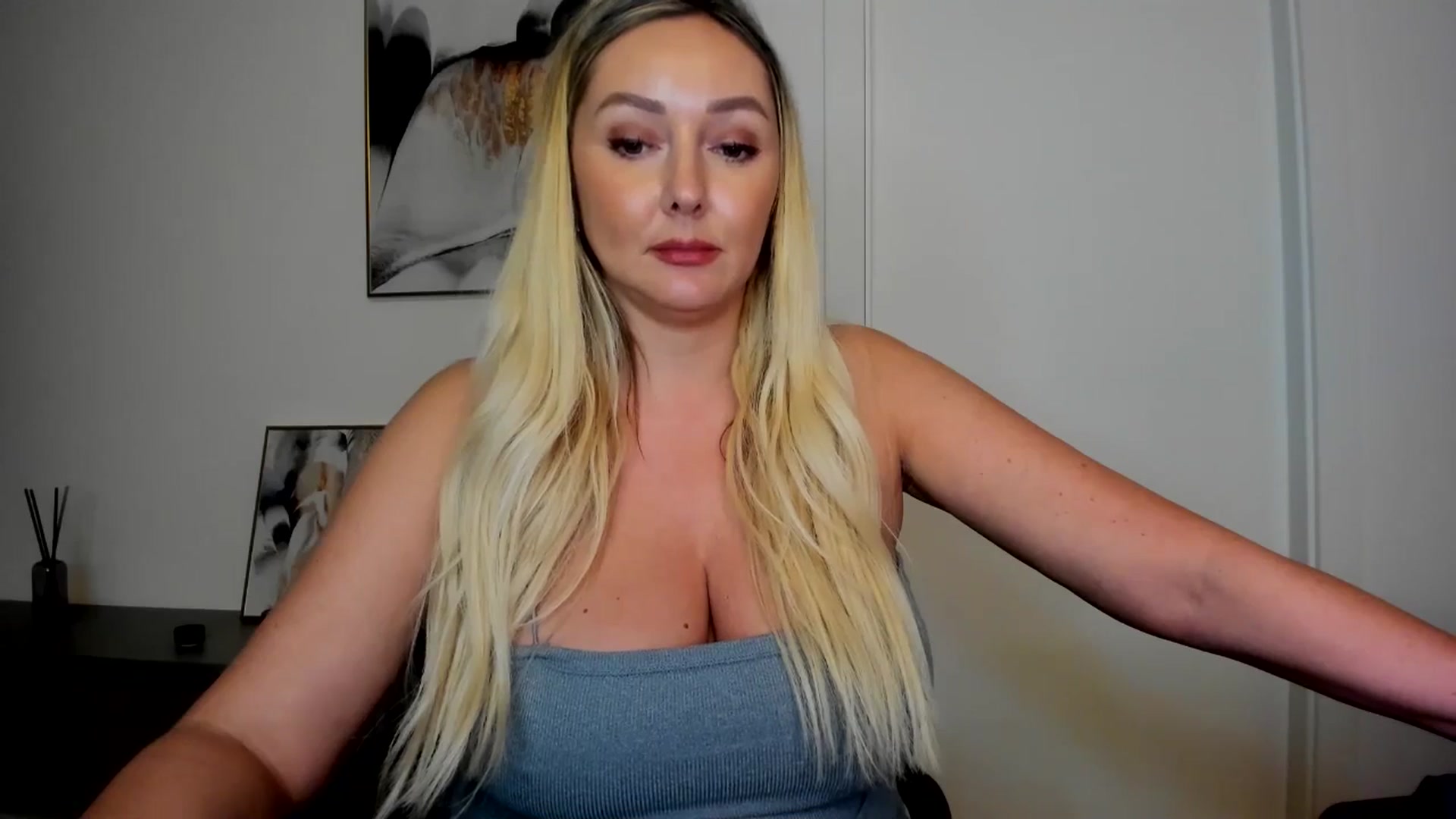 Gallery image thumbnail from Mi_Ha's myfreecams stream on, 08/15/2025, 15:00 image 13 of 20