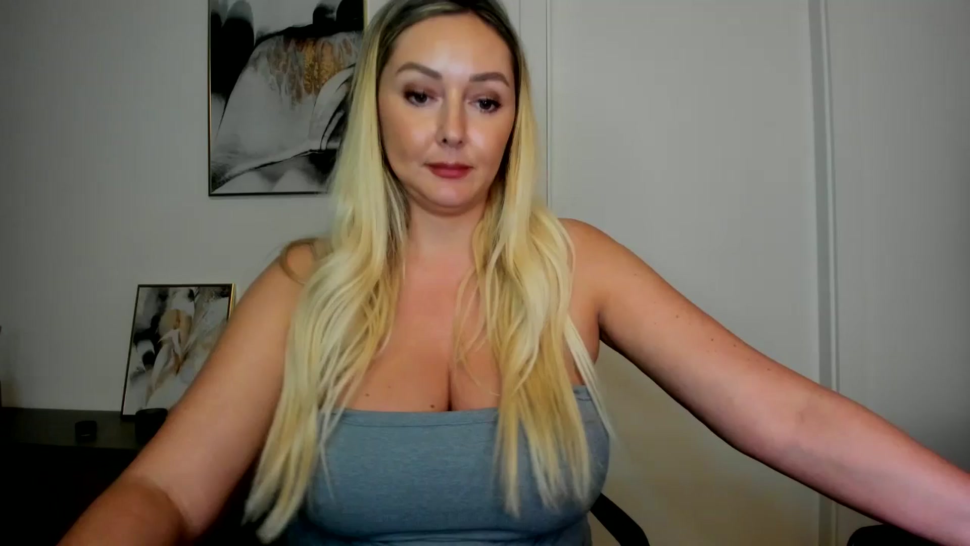 Gallery image thumbnail from Mi_Ha's myfreecams stream on, 08/15/2025, 15:00 image 11 of 20