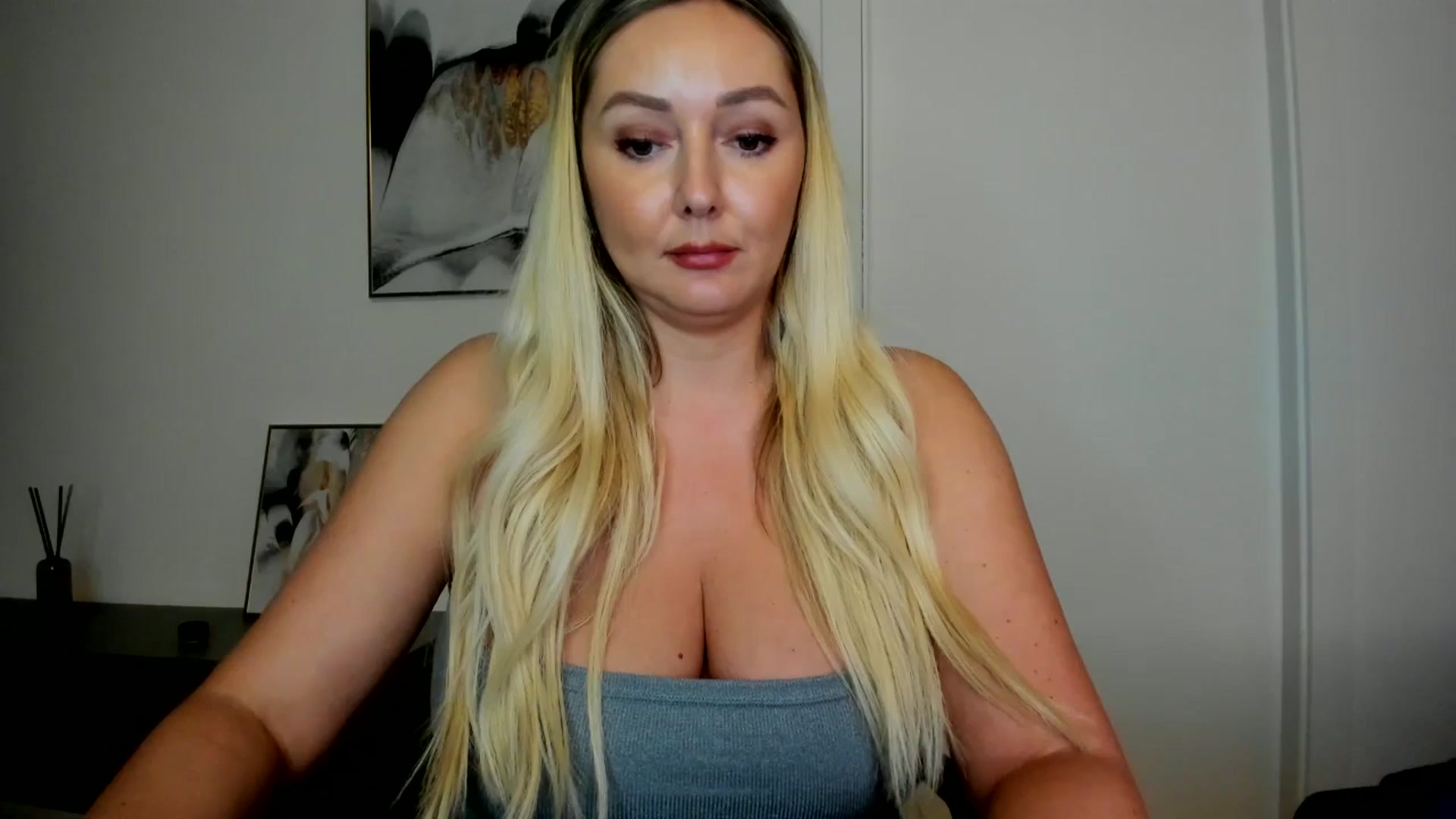 Gallery image thumbnail from Mi_Ha's myfreecams stream on, 08/15/2025, 15:00 image 4 of 20