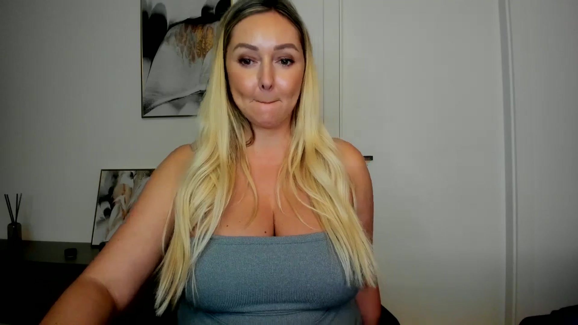Gallery image thumbnail from Mi_Ha's myfreecams stream on, 08/15/2025, 15:00 image 8 of 20