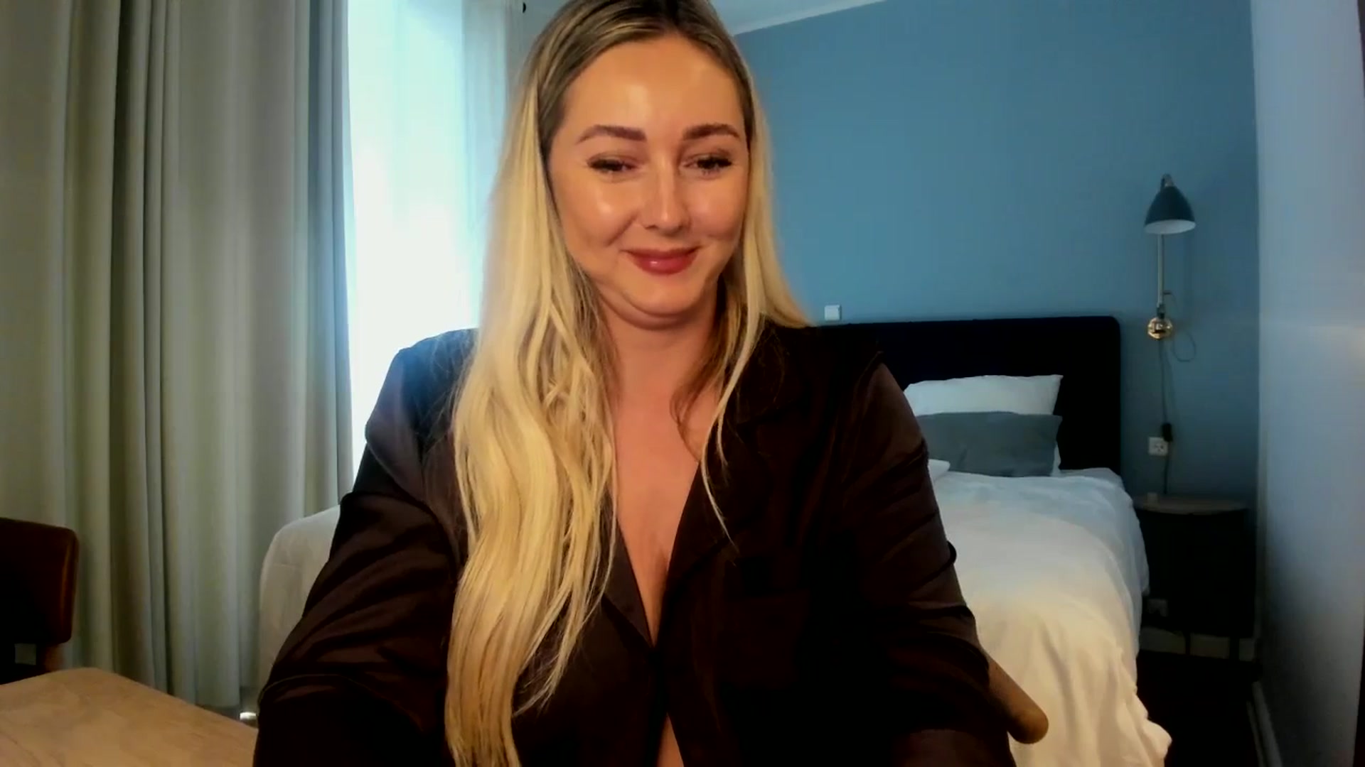 Gallery image thumbnail from Mi_Ha's myfreecams stream on, 08/18/2025, 15:09 image 6 of 20