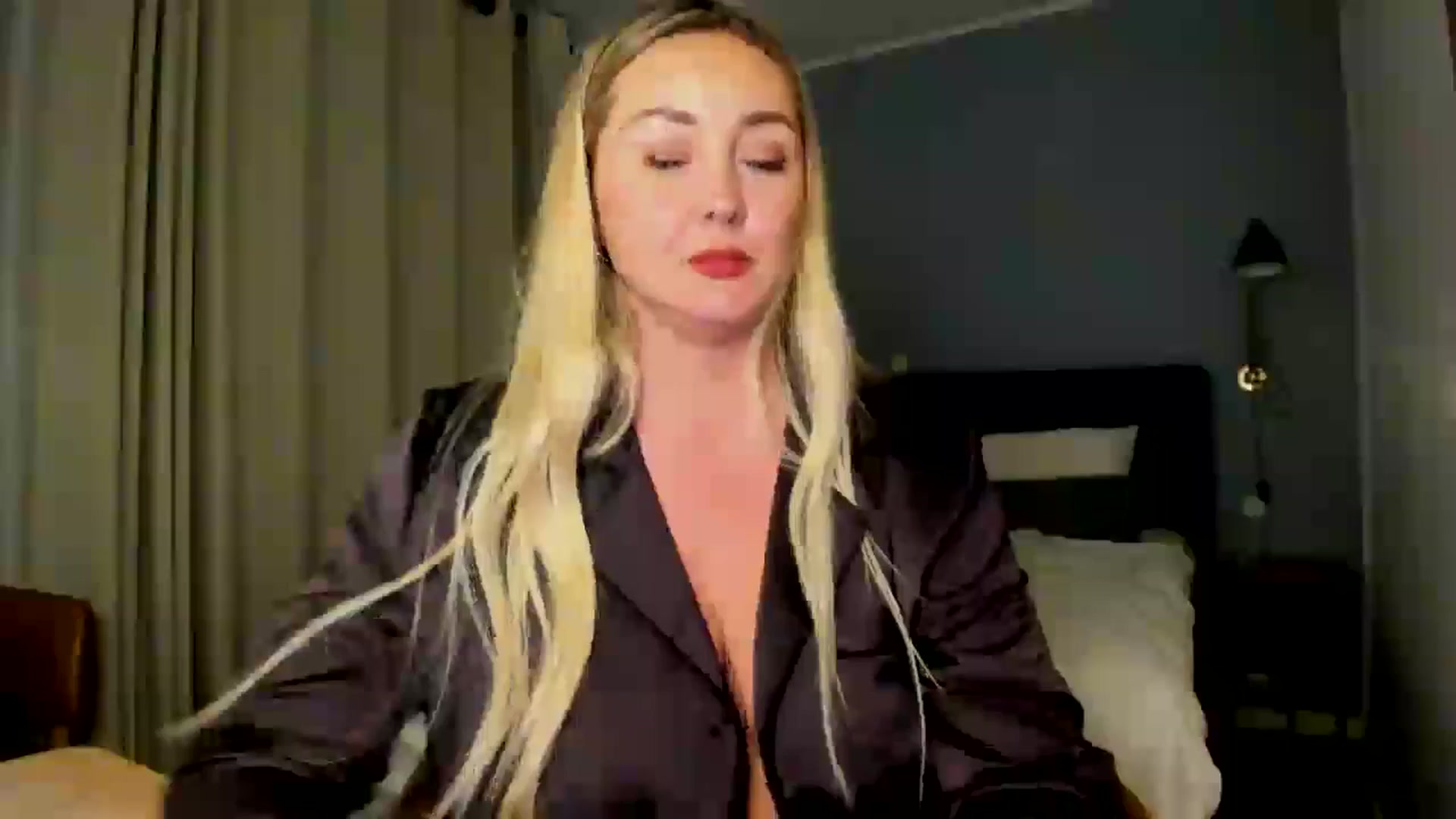 Gallery image thumbnail from Mi_Ha's myfreecams stream on, 08/18/2025, 20:09 image 4 of 20