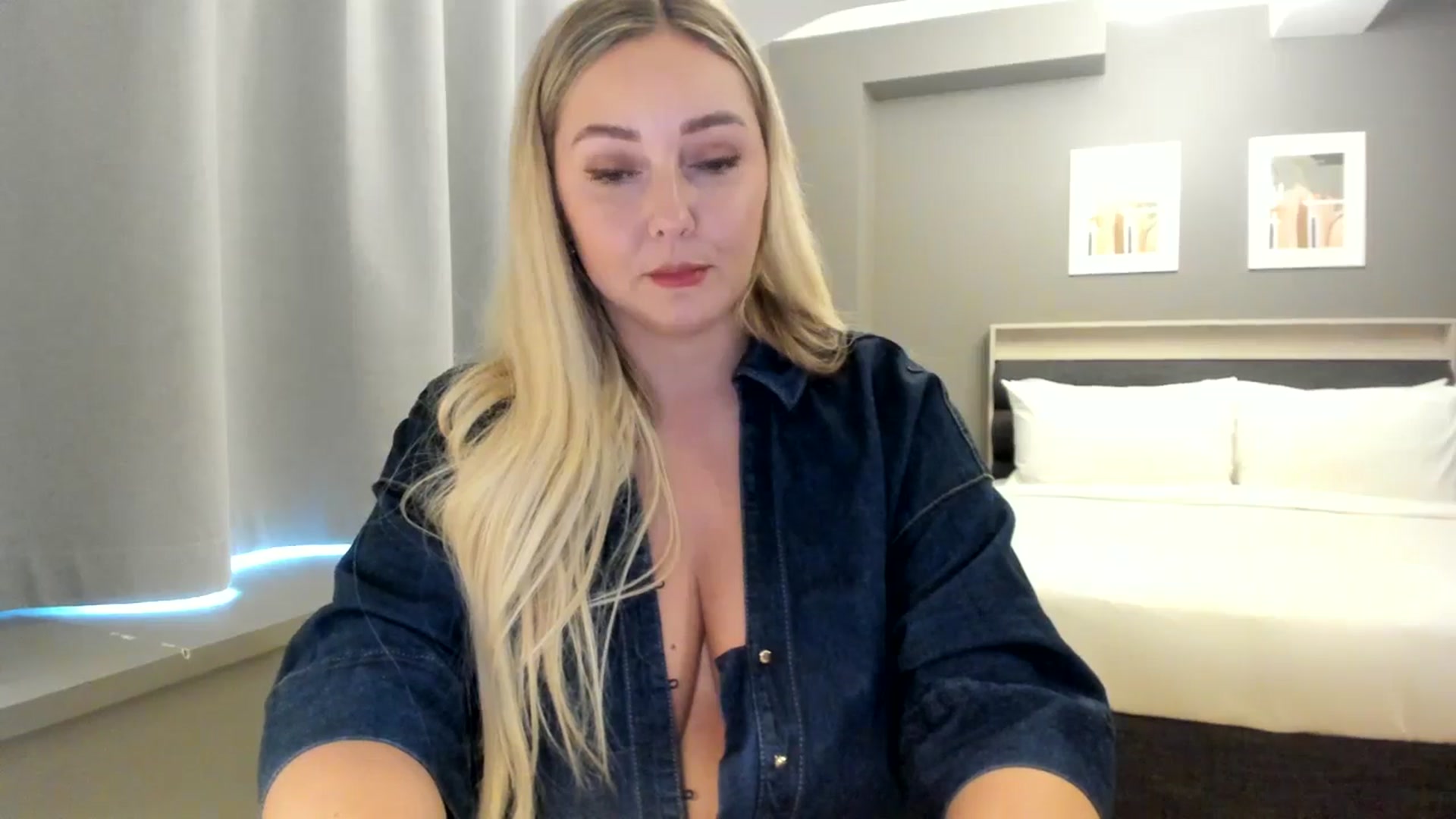 Gallery image thumbnail from Mi_Ha's myfreecams stream on, 08/23/2025, 15:39 image 5 of 20
