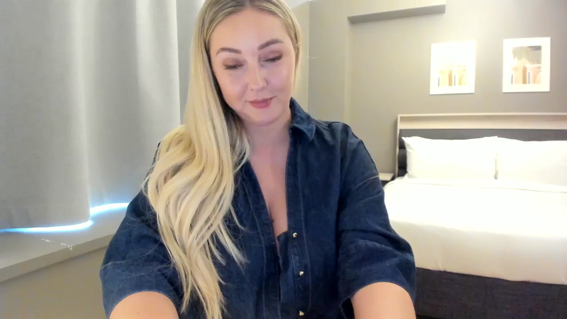 Gallery image thumbnail from Mi_Ha's myfreecams stream on, 08/23/2025, 15:39 image 13 of 20