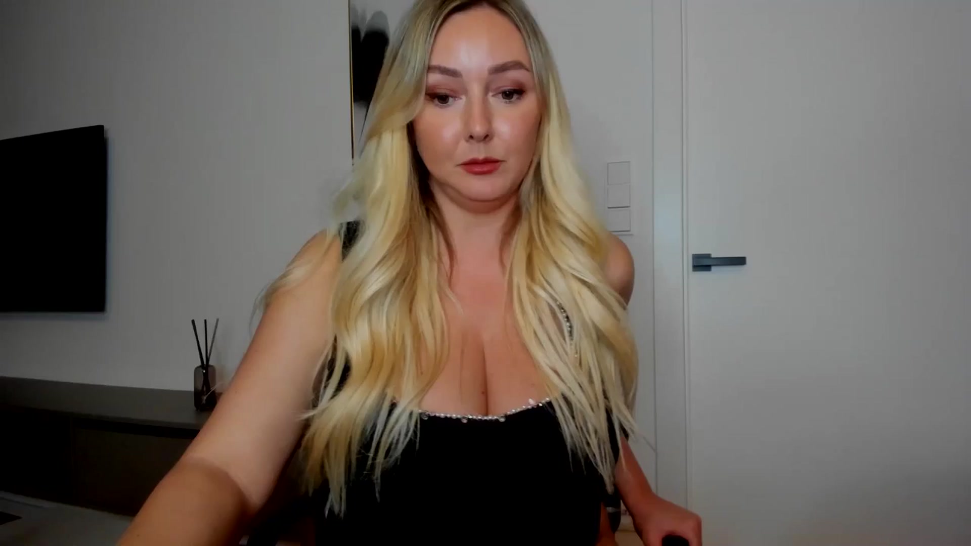 Gallery image thumbnail from Mi_Ha's myfreecams stream on, 08/28/2025, 14:27 image 16 of 20