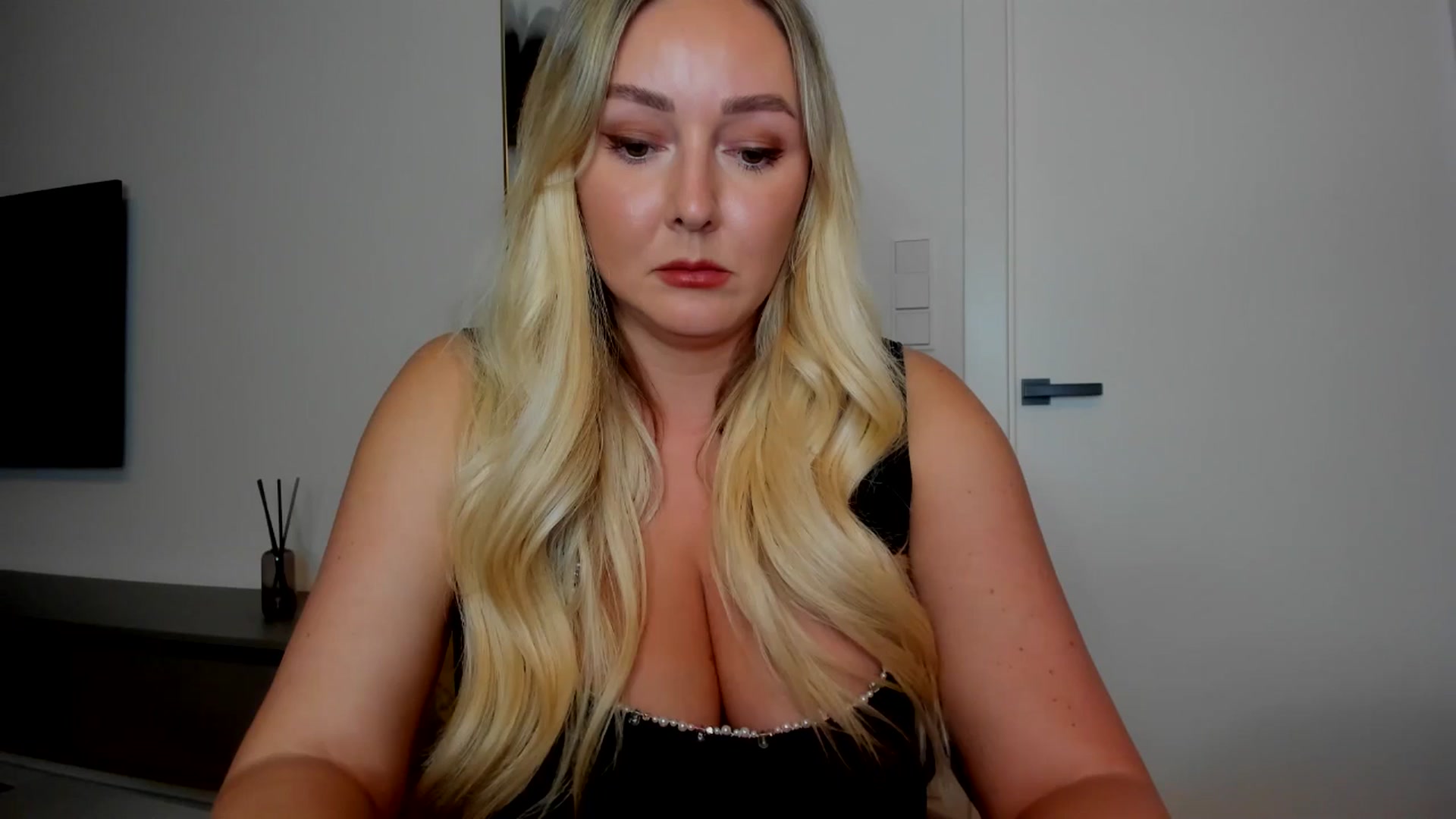 Gallery image thumbnail from Mi_Ha's myfreecams stream on, 08/28/2025, 14:27 image 2 of 20