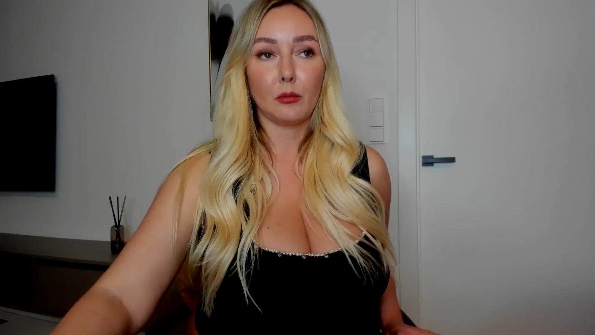 Gallery image thumbnail from Mi_Ha's myfreecams stream on, 08/28/2025, 14:27 image 7 of 20